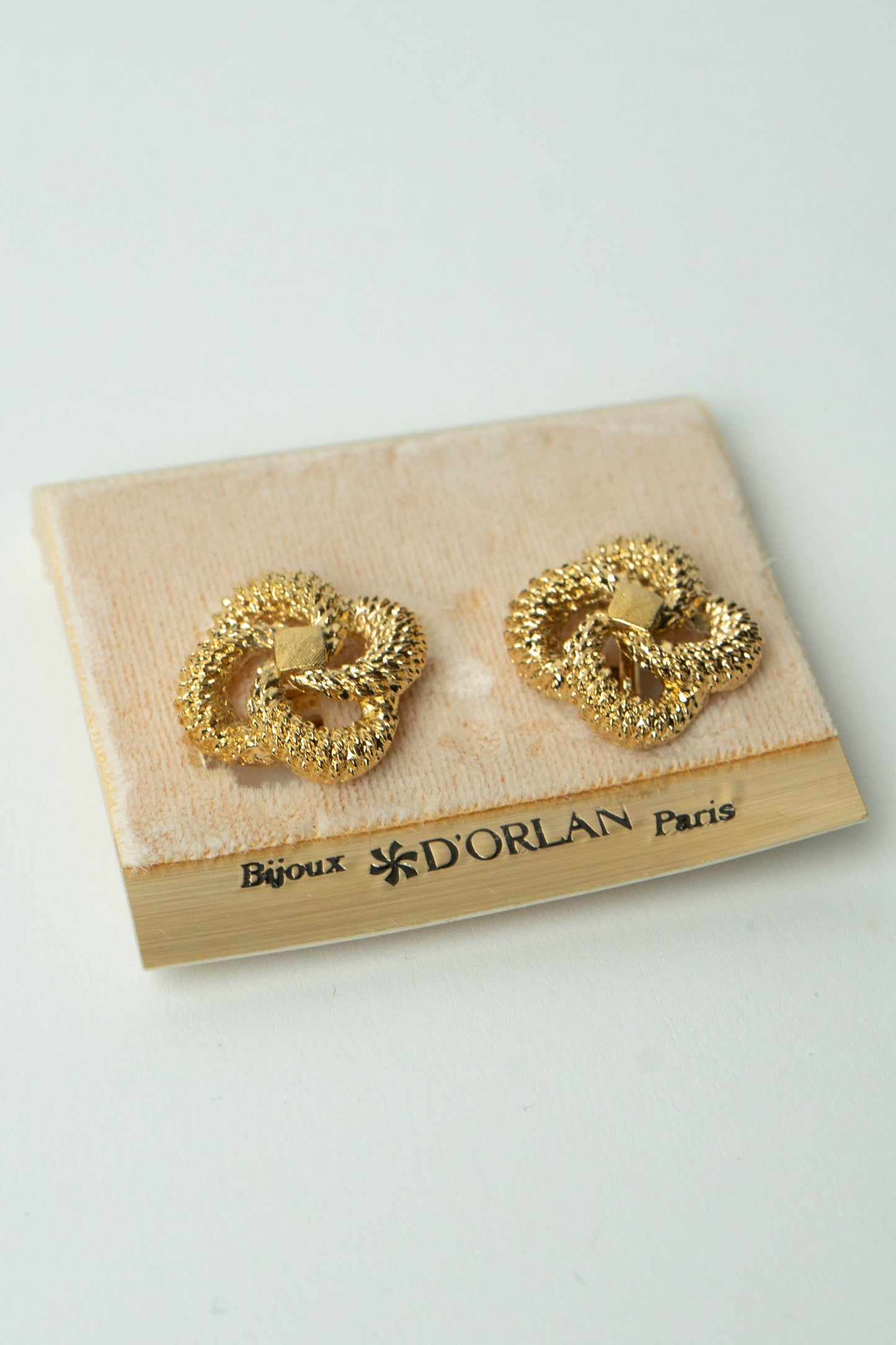The D’Orlan Entrelacs Textured Knot Earrings