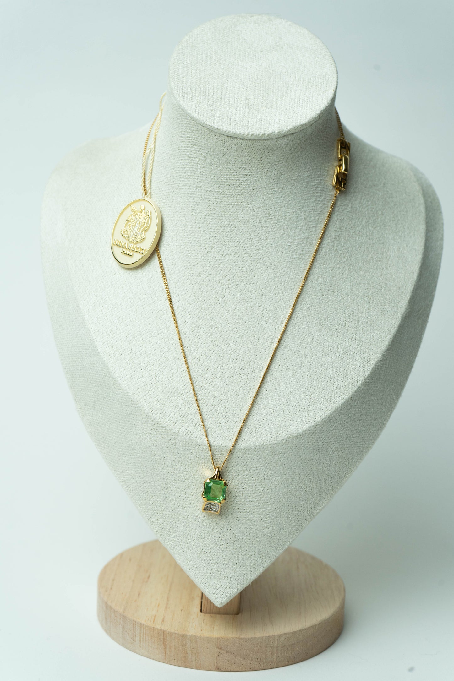 The Nina Ricci Émeraude Carré Pendant Necklace