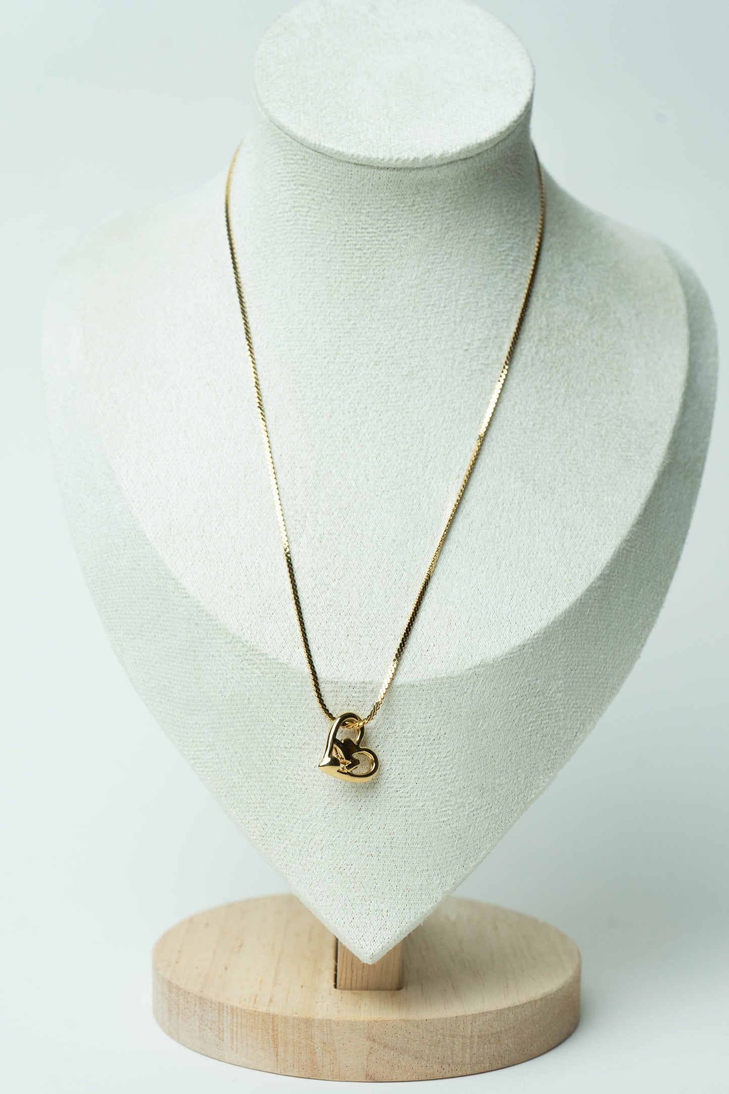 The Nina Ricci Coeur Entrelacé Pendant Necklace