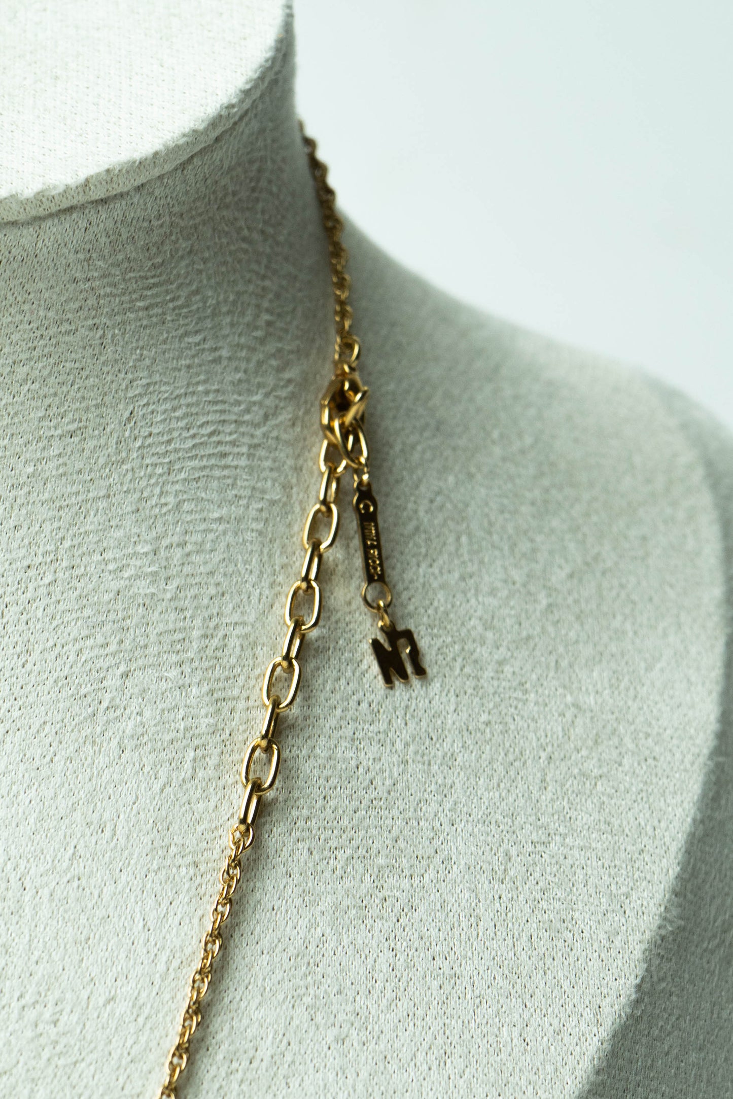 The Nina Ricci Chapeau Abstrait Œil-de-Chat Necklace