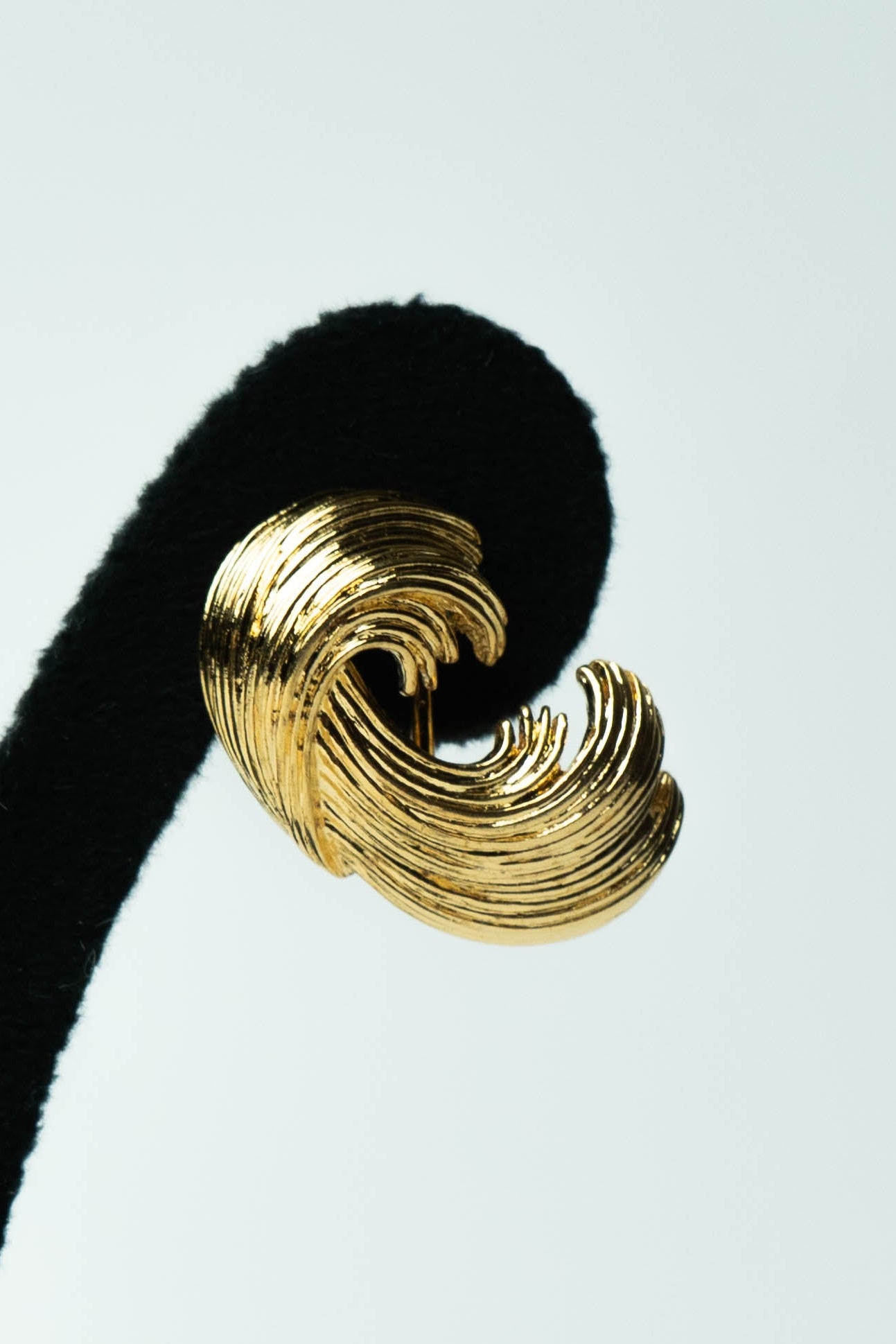 The Nina Ricci Volute Écorce Dorée Earrings