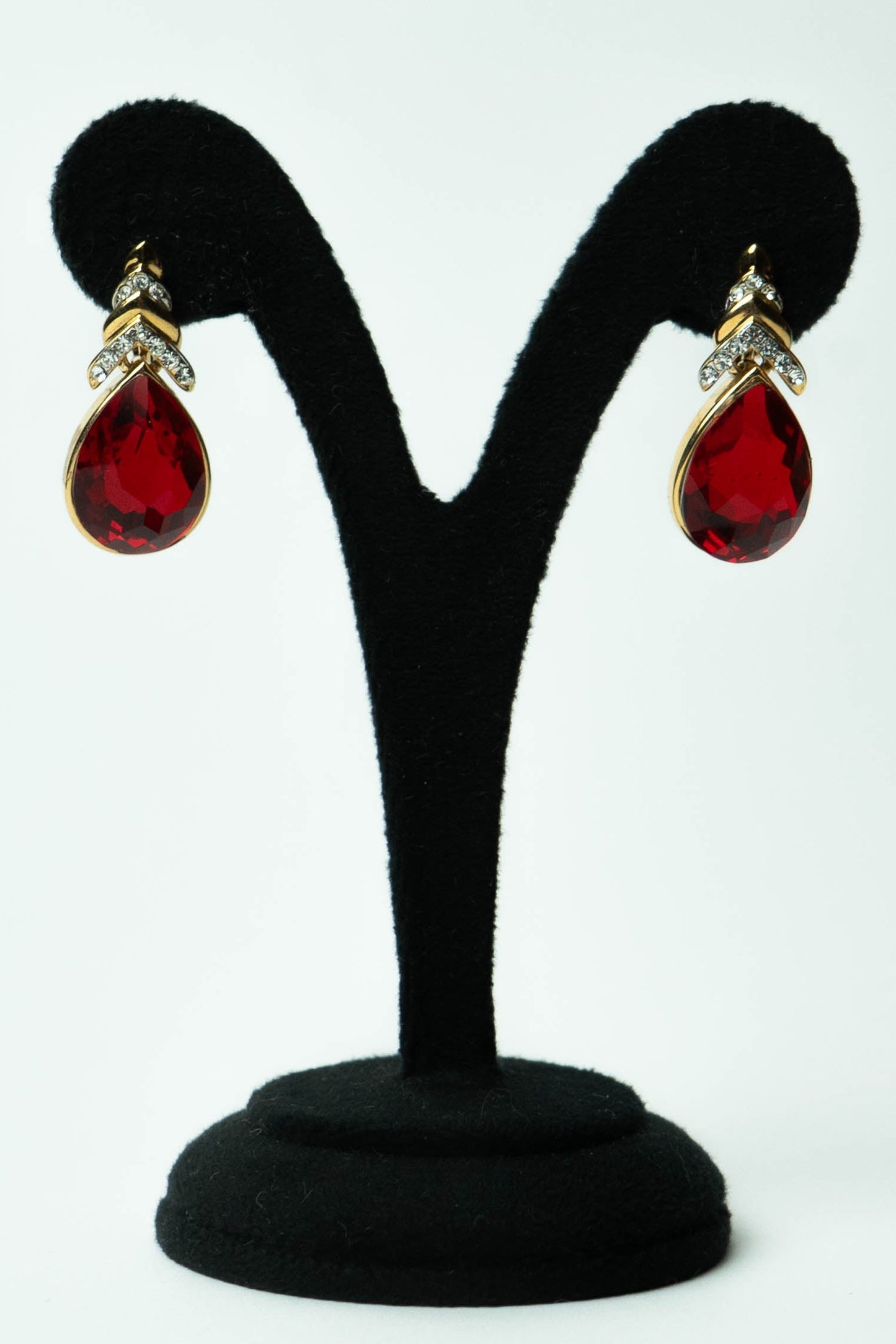 The Nina Ricci Pendentif Goutte Rubis Art Déco Earrings