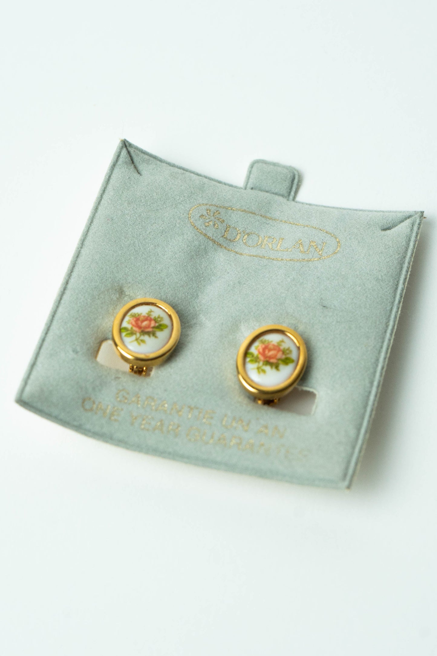 The D'Orlan Médaillon en Porcelaine Rose Earrings