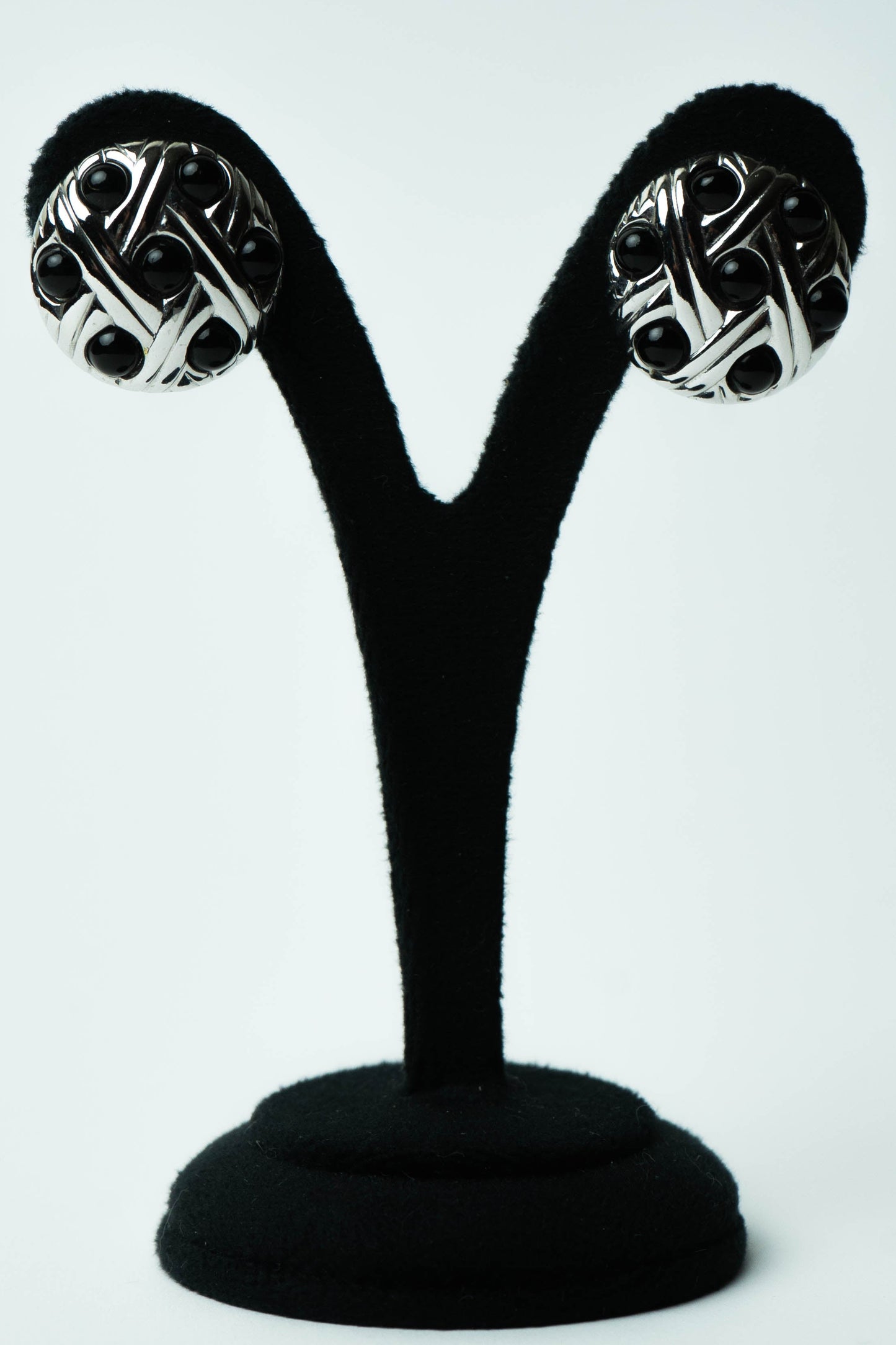 The Nina Ricci "Entrelacs et Onyx" Button Earrings
