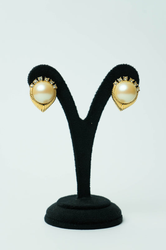 The Nina Ricci Soleil Pearl Button Earrings