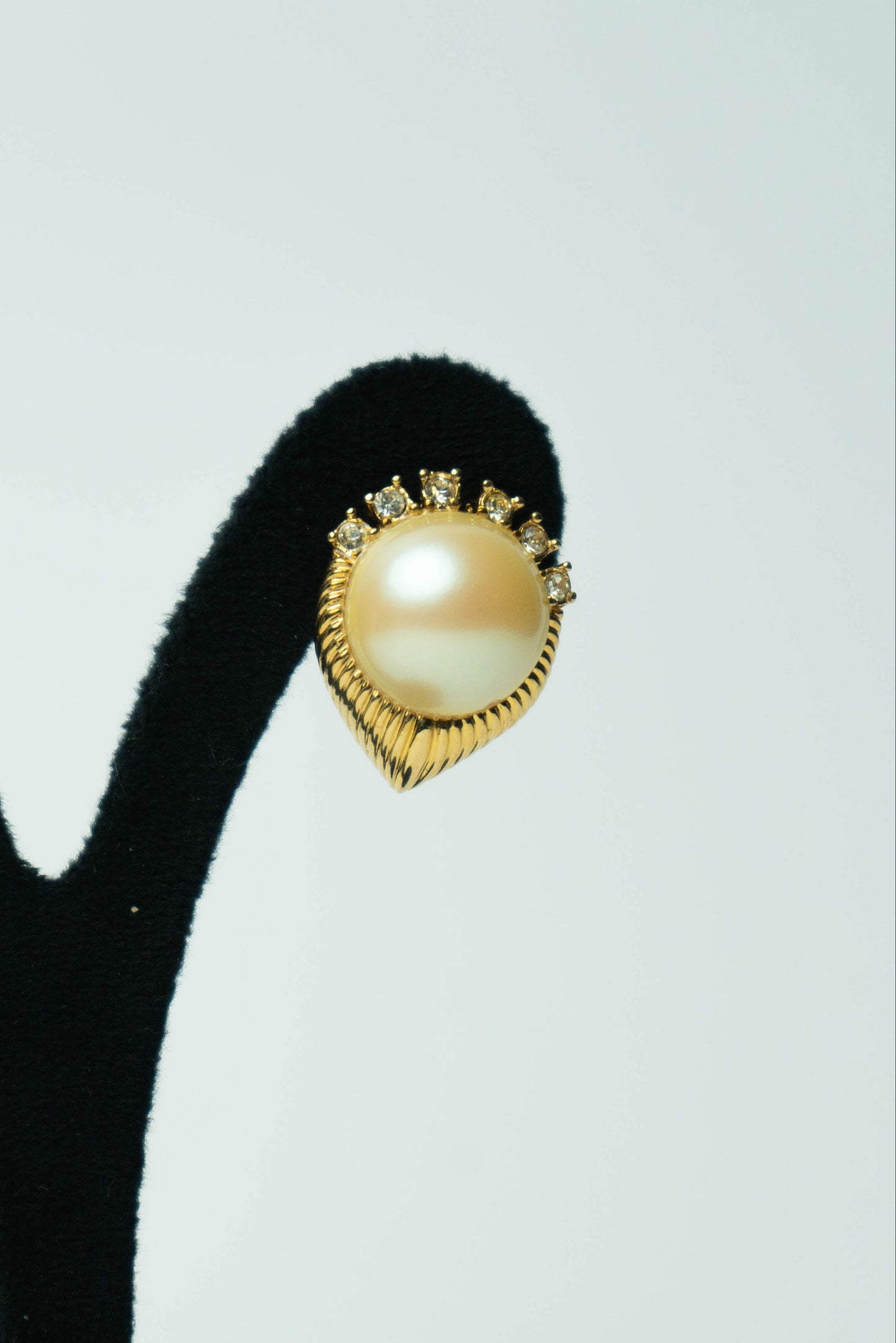 The Nina Ricci Soleil Pearl Button Earrings