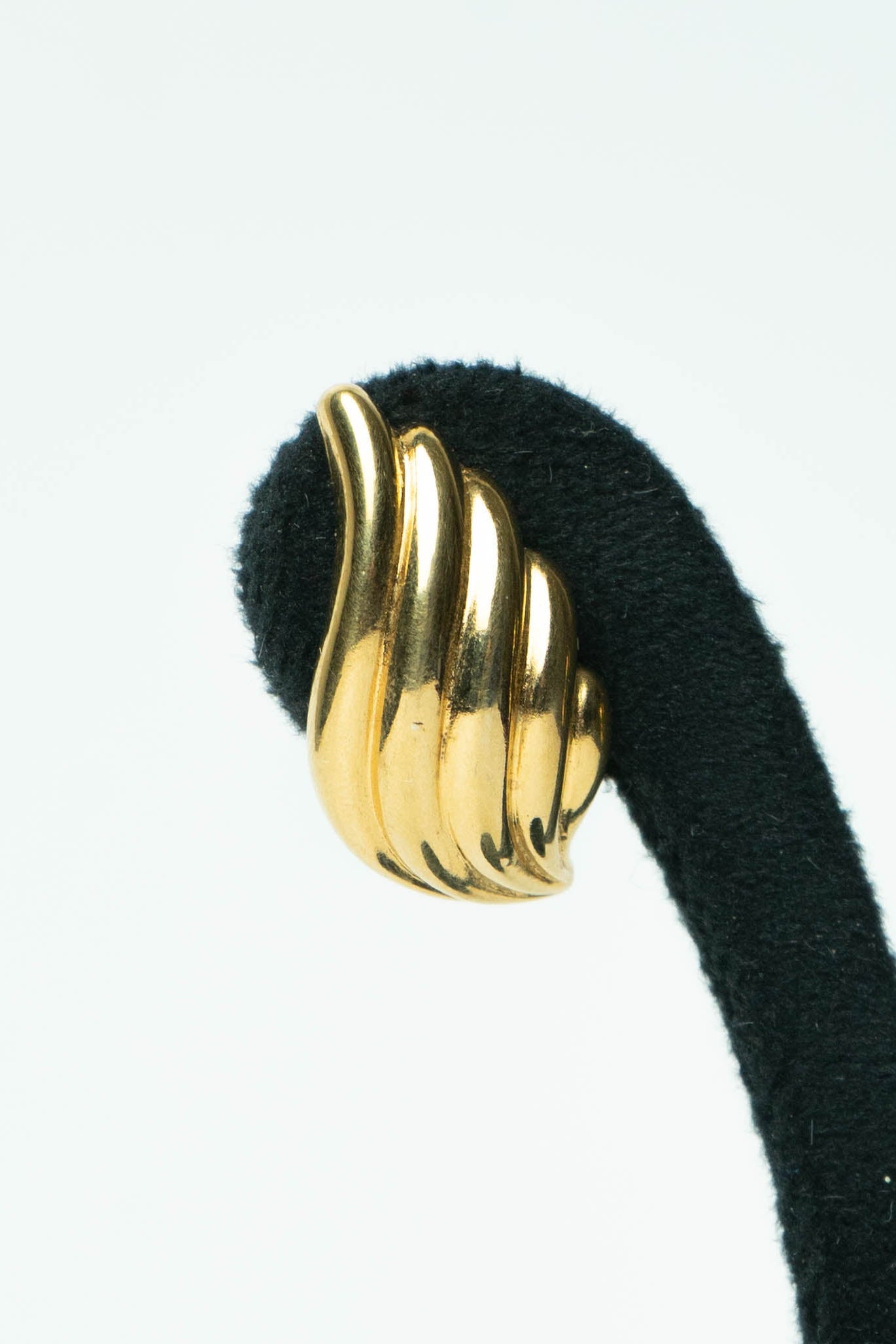 The Nina Ricci Éventail Ribbed Wing Earrings