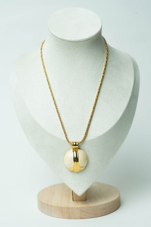 The Nina Ricci Coquille d'Ivoire Pendant Necklace
