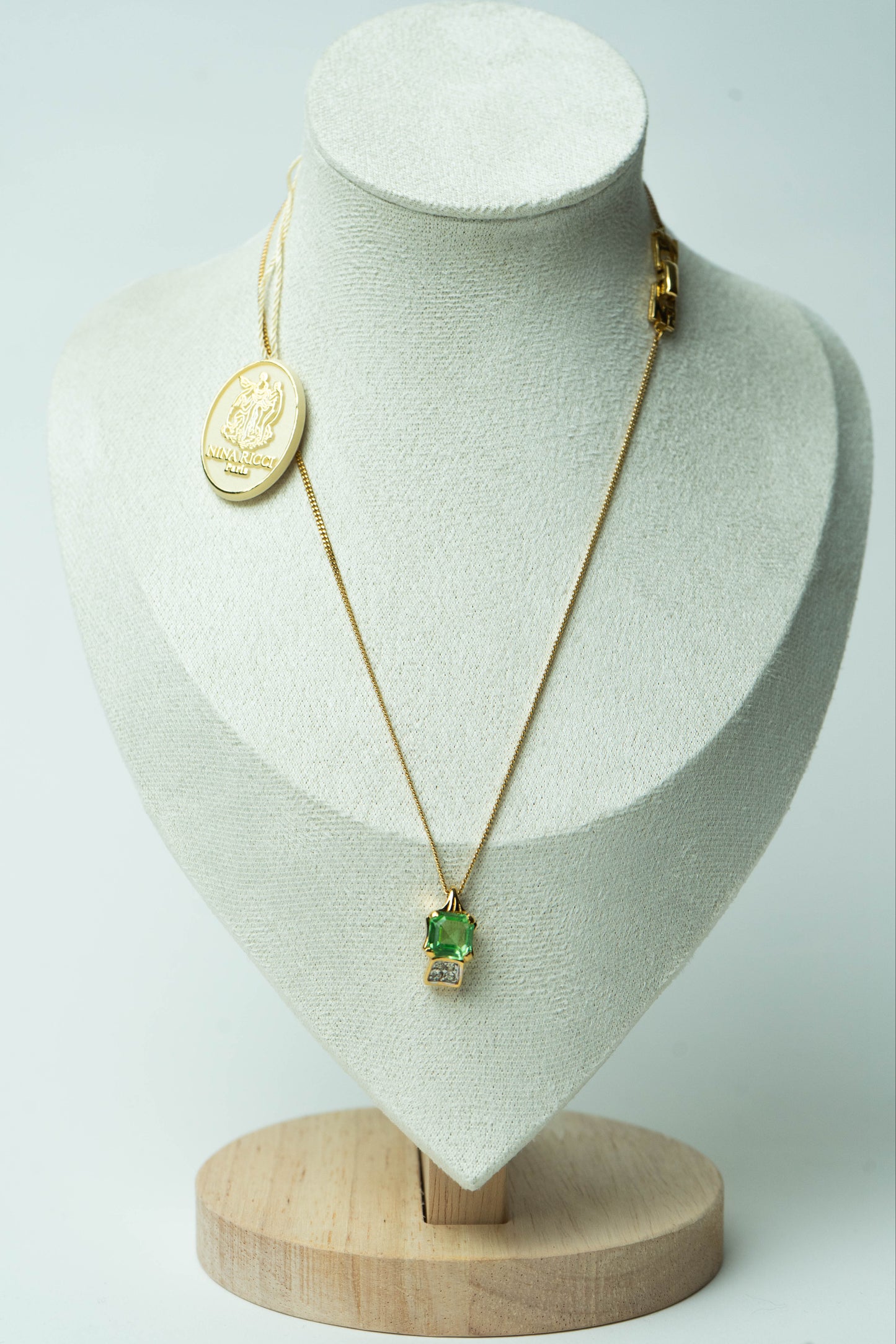 The Nina Ricci Émeraude Carré Pendant Necklace