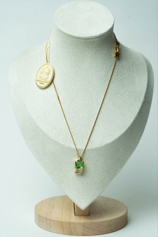 The Nina Ricci Émeraude Carré Pendant Necklace