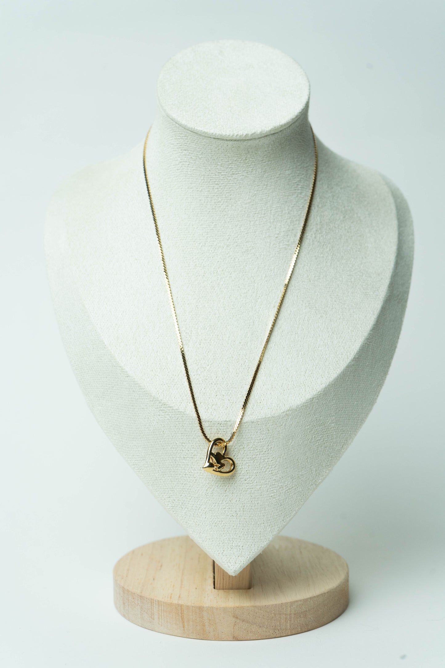 The Nina Ricci Coeur Entrelacé Pendant Necklace