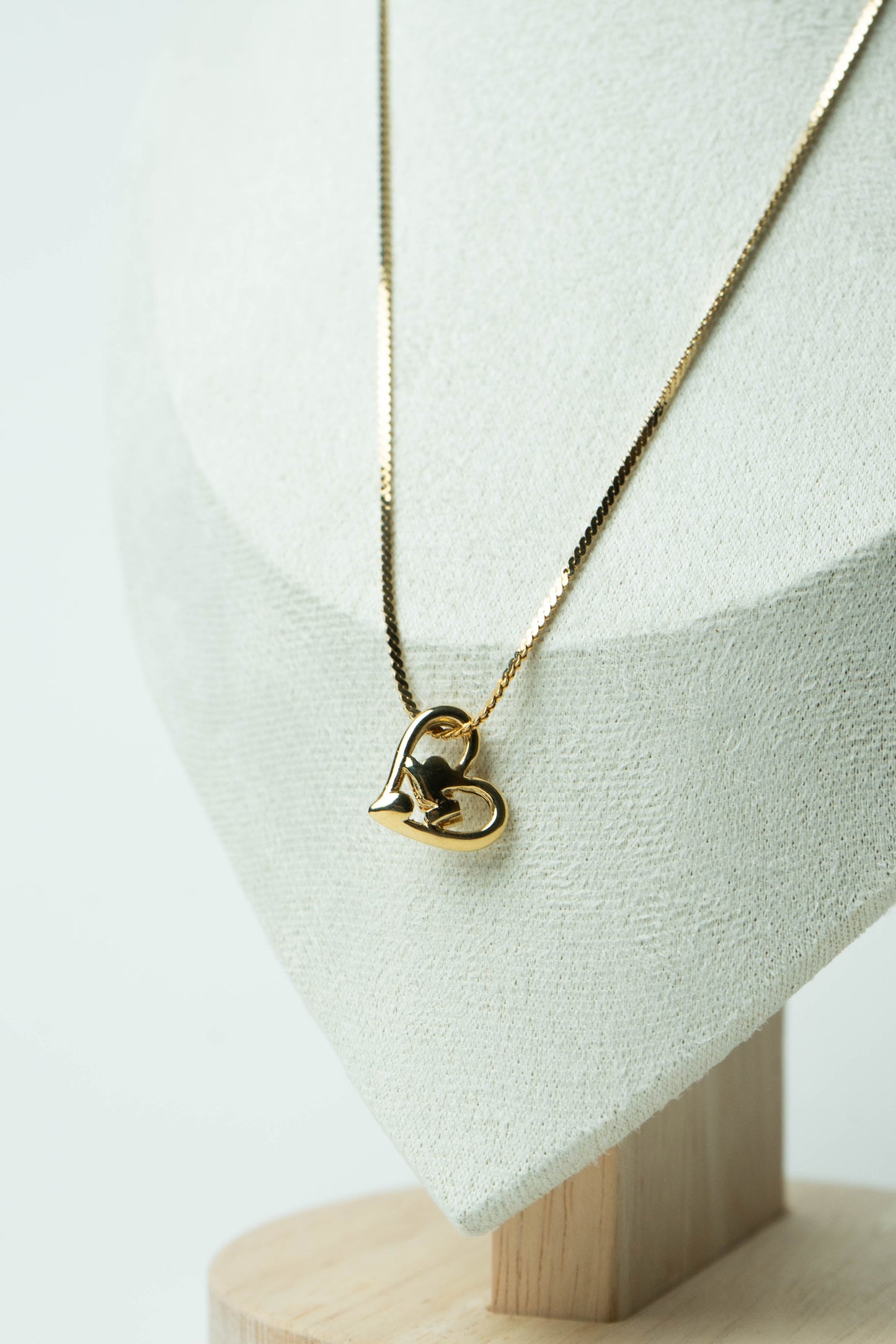 The Nina Ricci Coeur Entrelacé Pendant Necklace