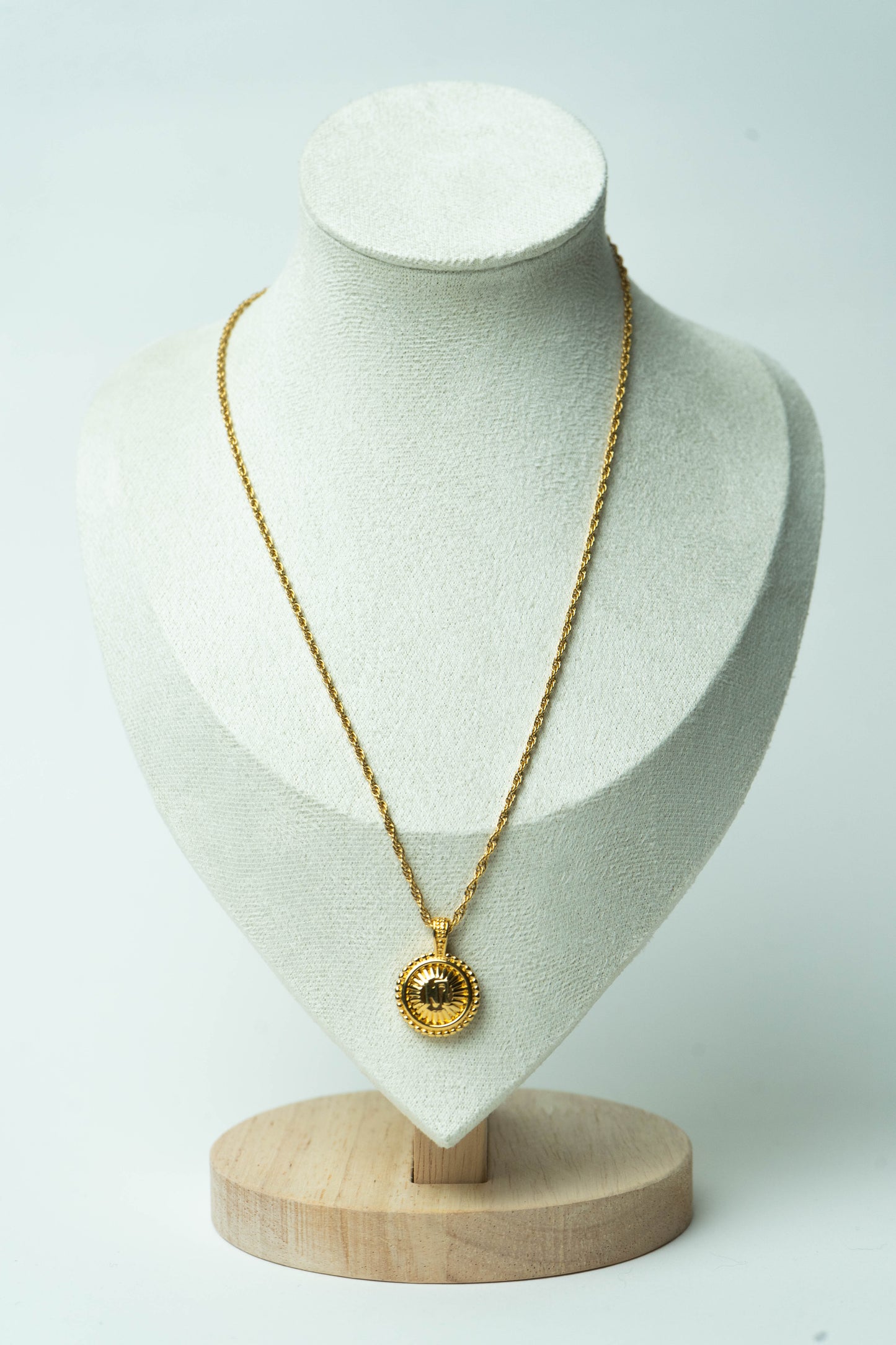 The Nina Ricci Médaillon Rayon de Soleil Necklace