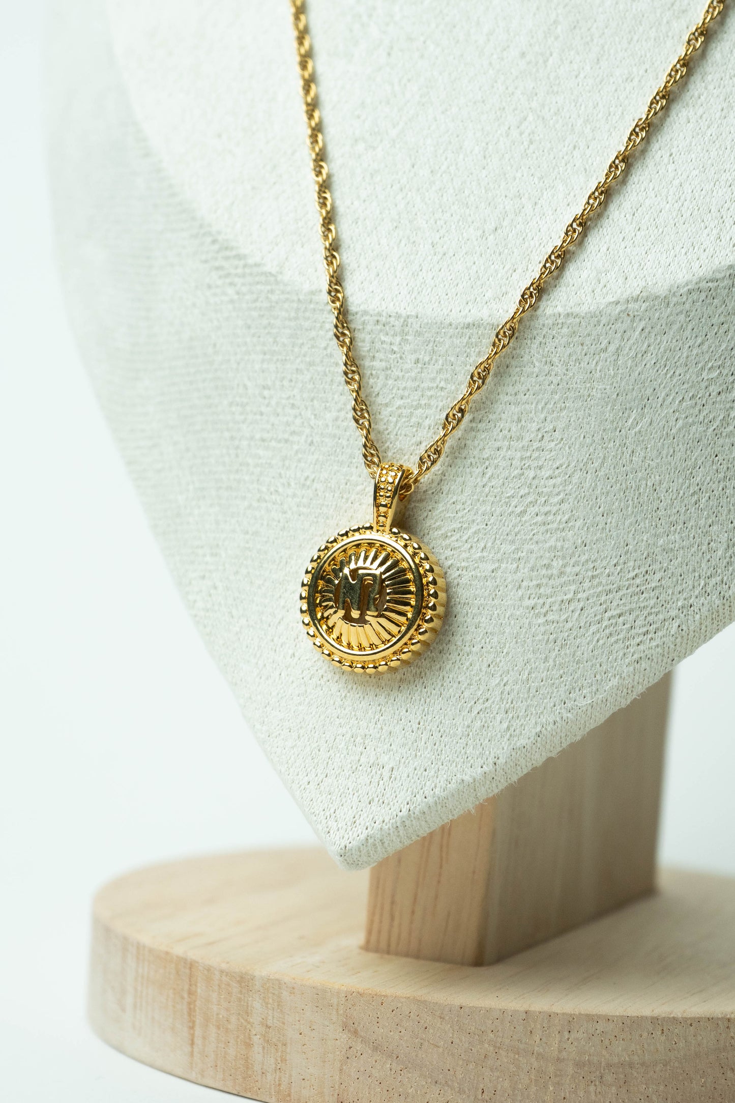 The Nina Ricci Médaillon Rayon de Soleil Necklace