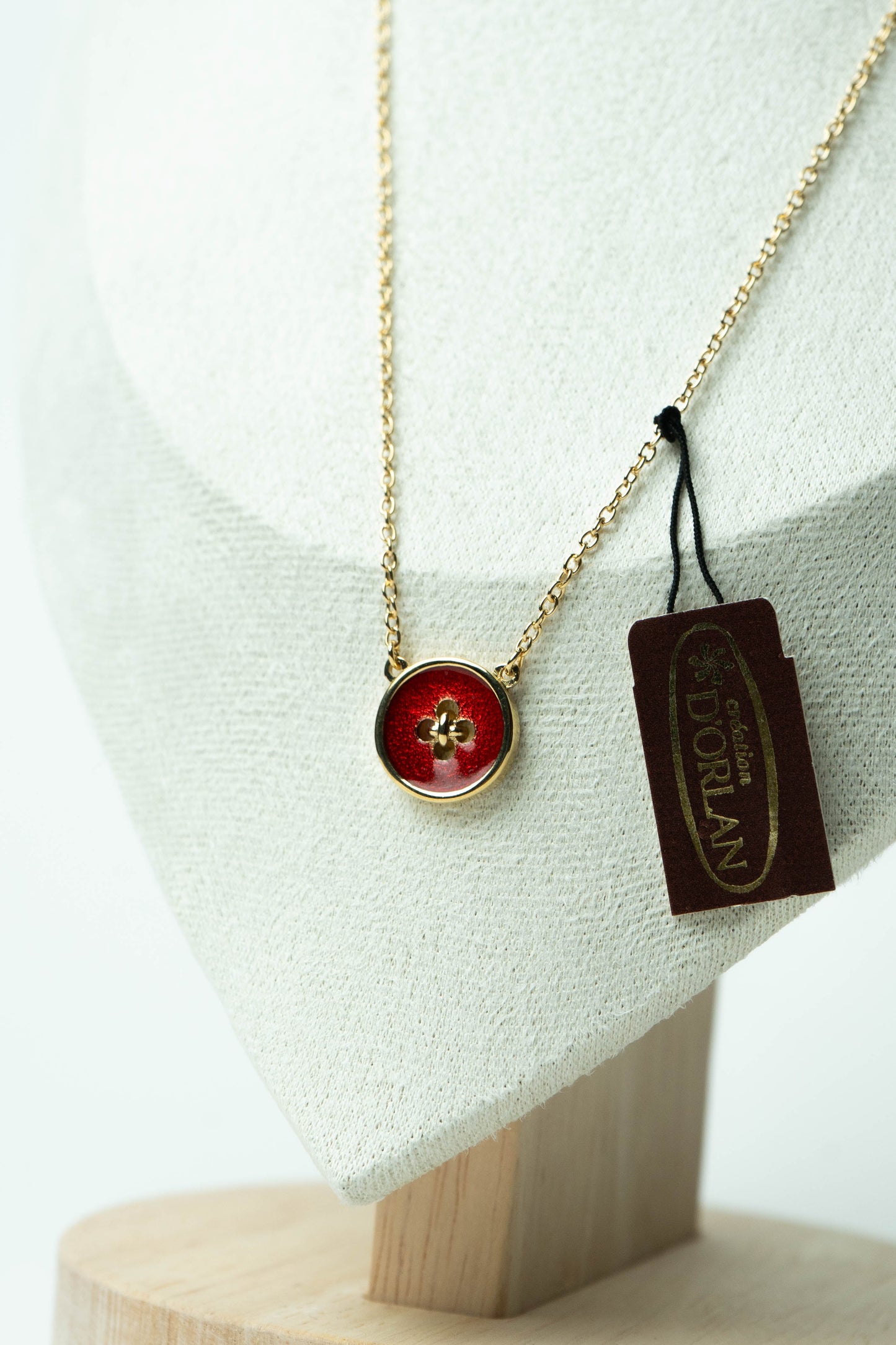 The D’Orlan Émail Rouge Fleur Button Necklace