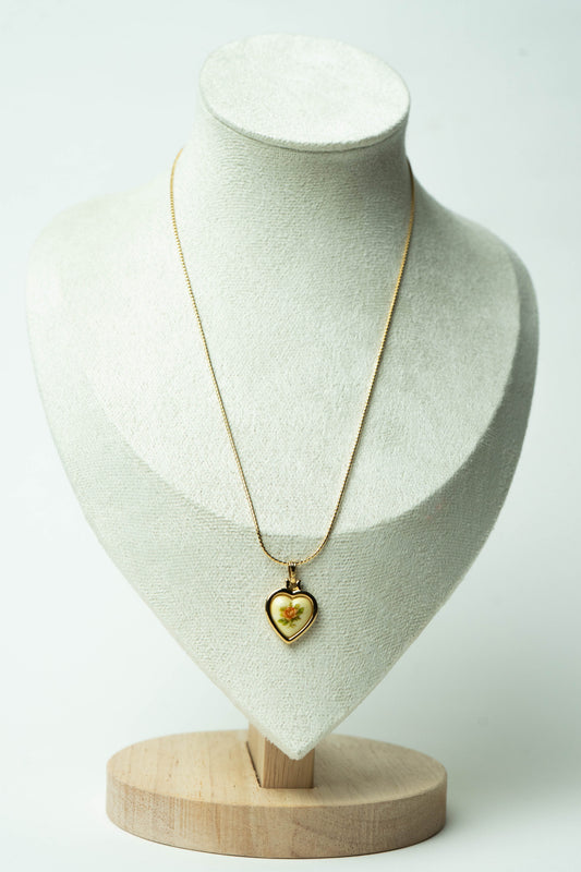 The Nina Ricci Coeur de Rose Porcelain Pendant Necklace