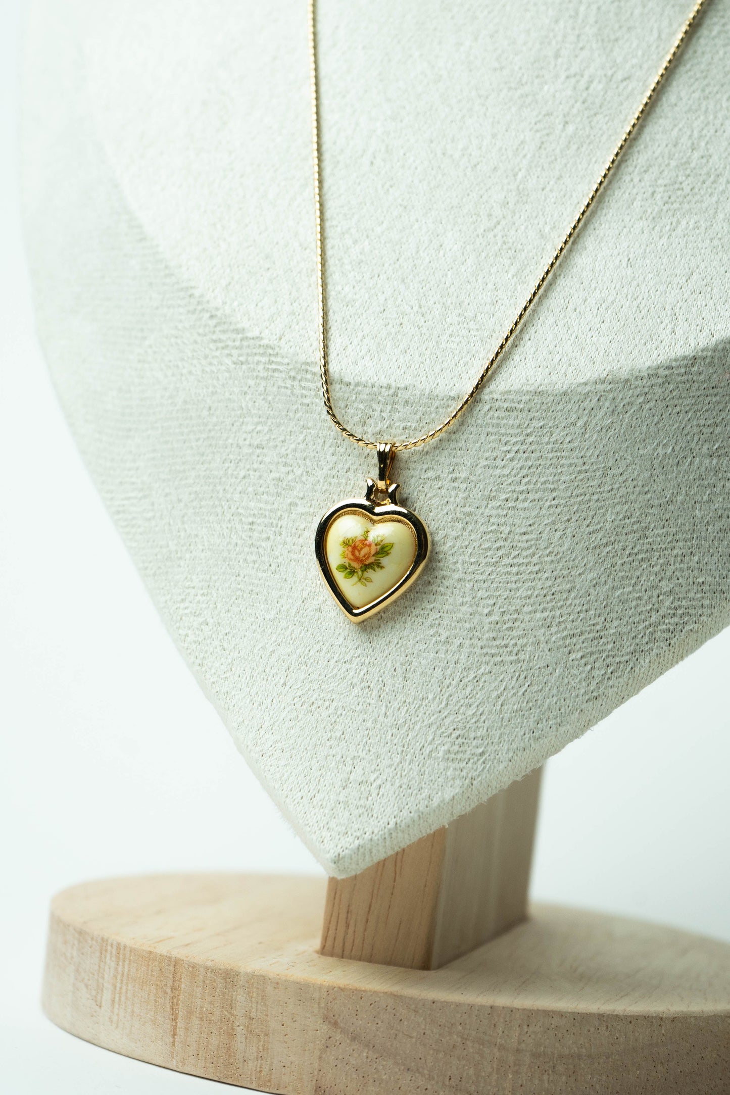 The Nina Ricci Coeur de Rose Porcelain Pendant Necklace