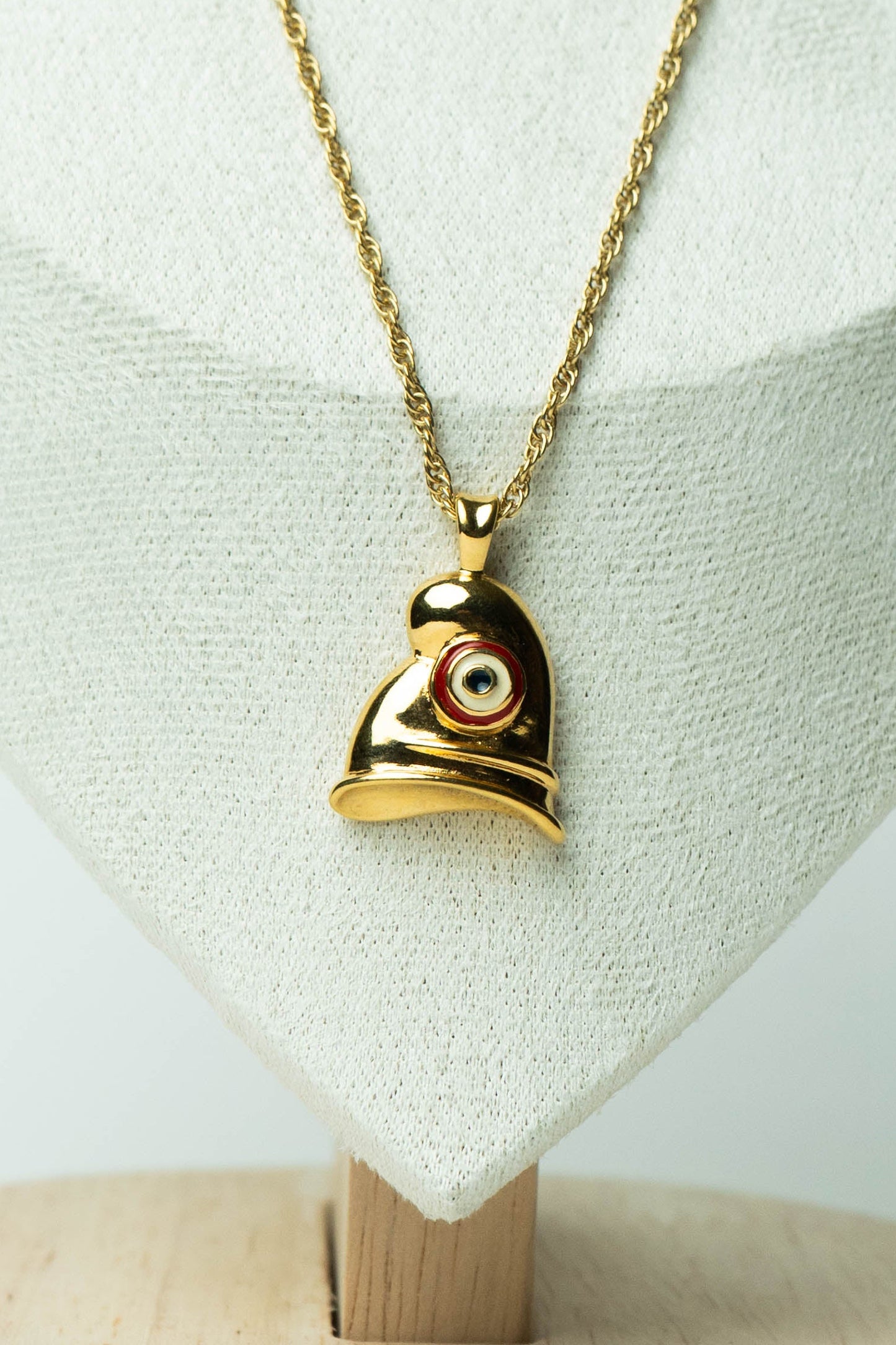 The Nina Ricci Chapeau Abstrait Œil-de-Chat Necklace