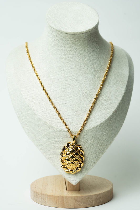 The Nina Ricci Médaillon Matelassé Tressé Necklace