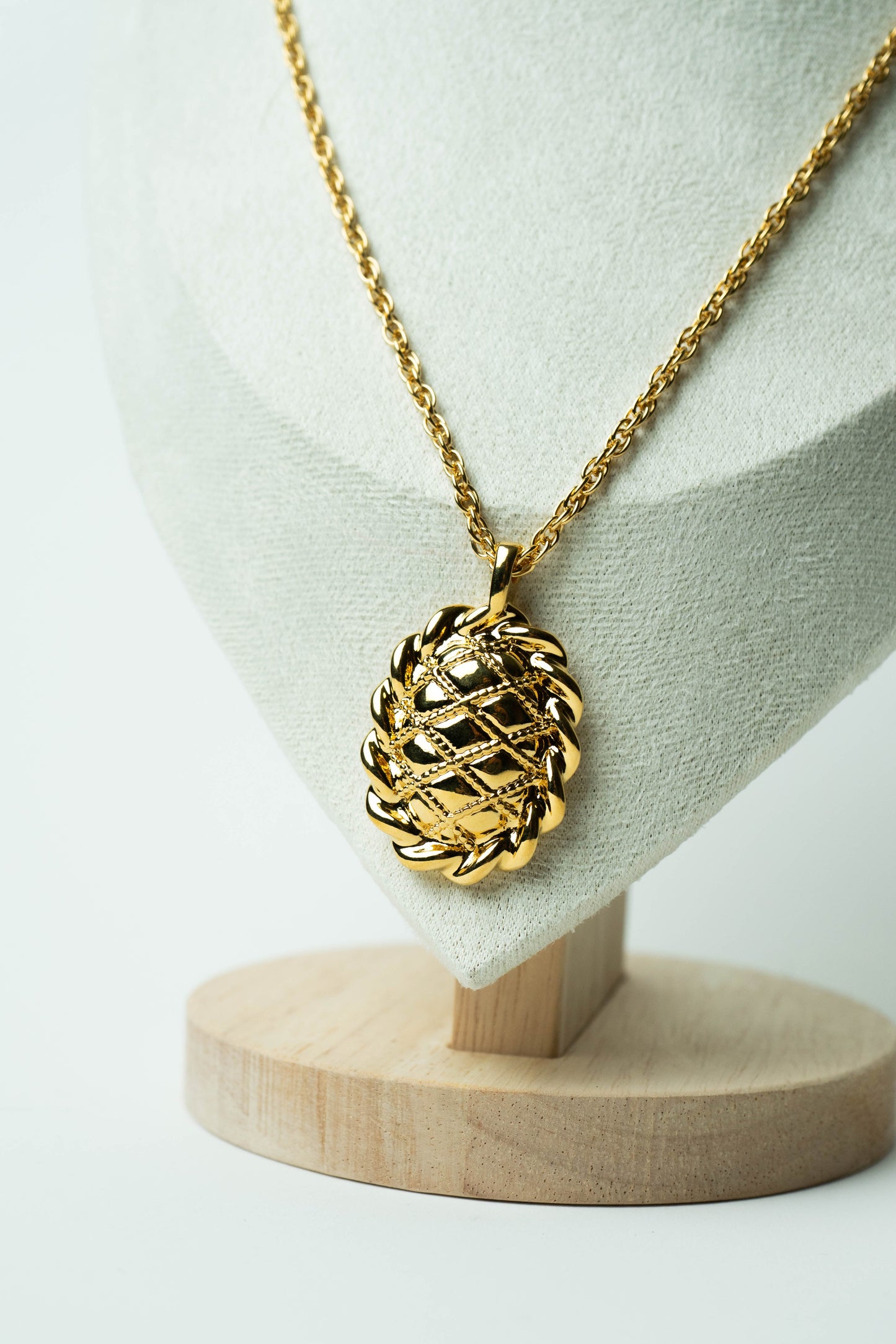 The Nina Ricci Médaillon Matelassé Tressé Necklace