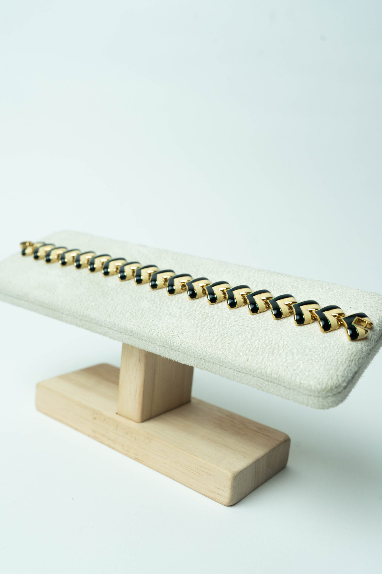 The Nina Ricci Chevron Émail Bicolore Bracelet