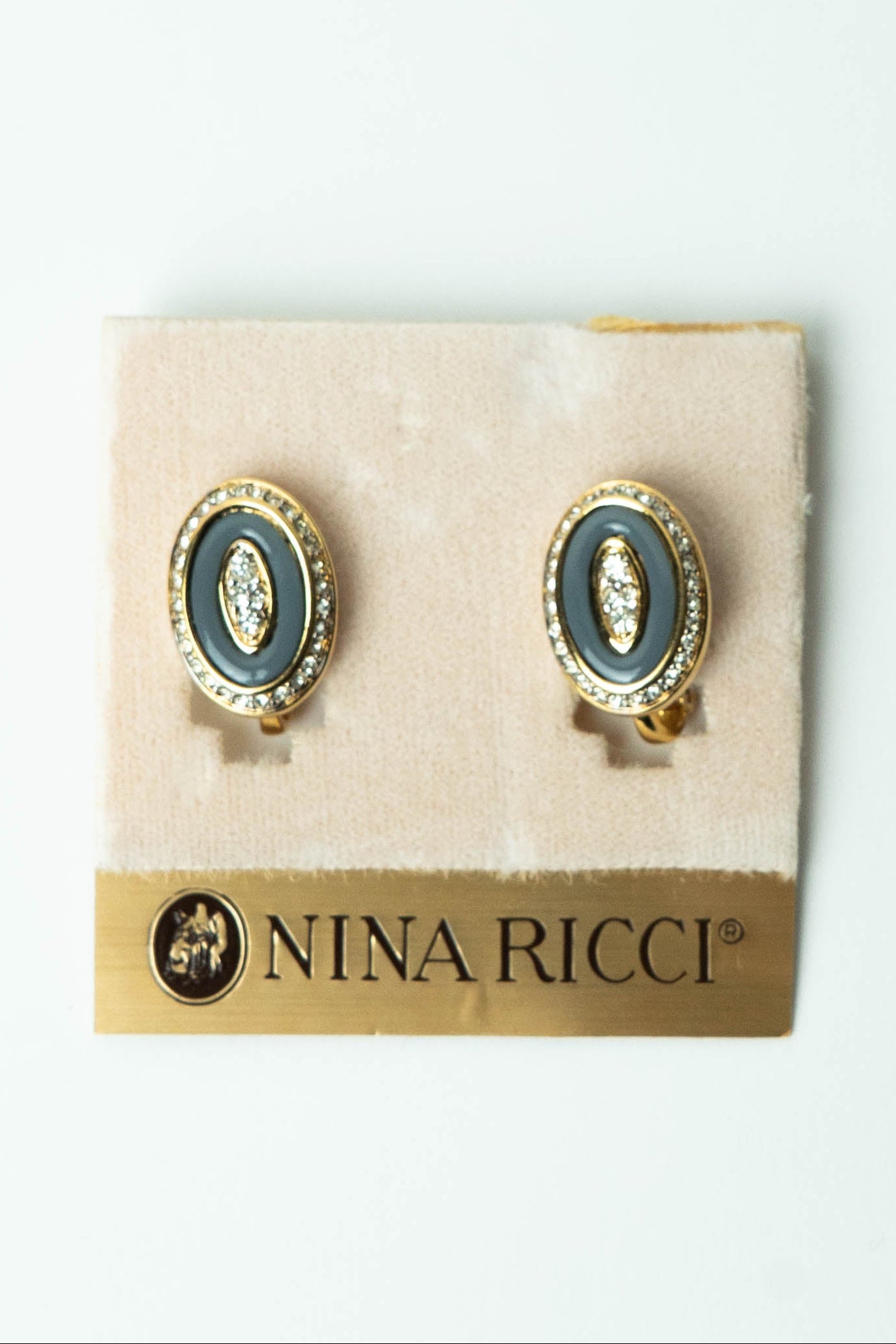 The Nina Ricci Médaillon Ovale Émail Gris Earrings