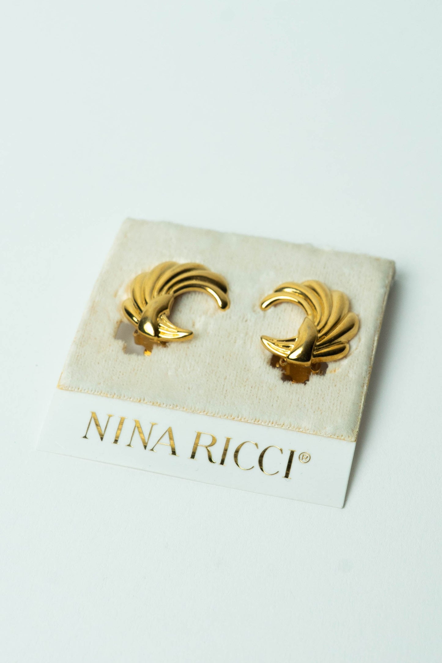 The Nina Ricci Coquille Sculpturale Ribbed C-Clasp Earrings