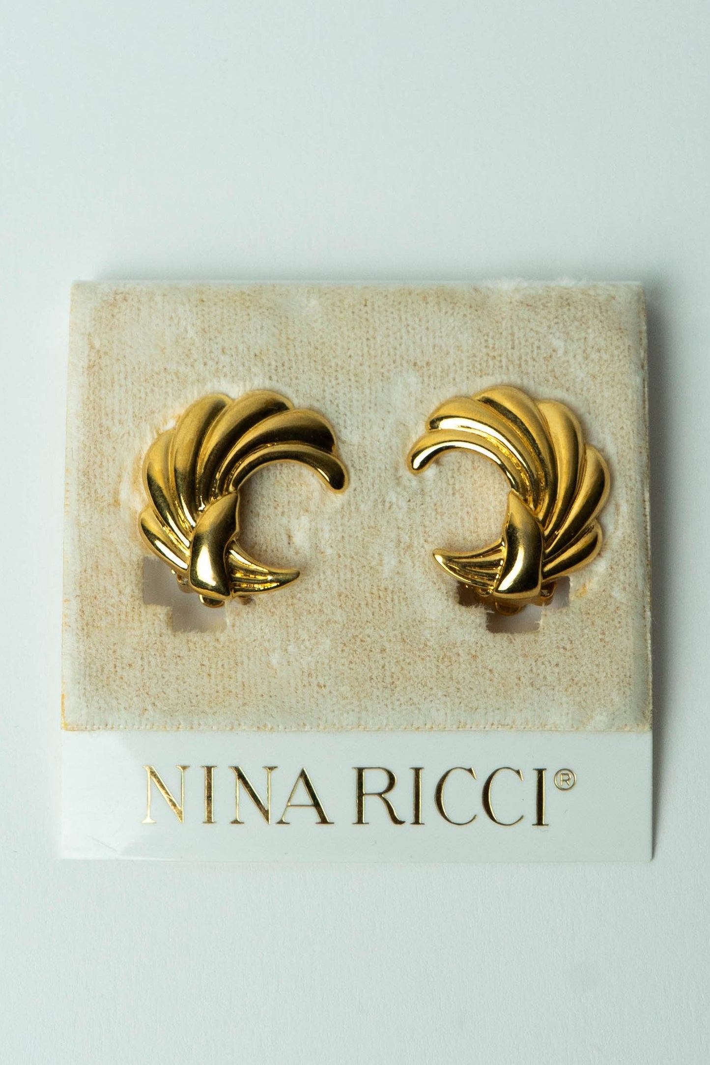 The Nina Ricci Coquille Sculpturale Ribbed C-Clasp Earrings