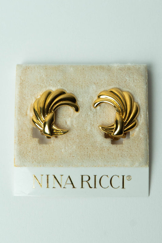 The Nina Ricci Coquille Sculpturale Ribbed C-Clasp Earrings