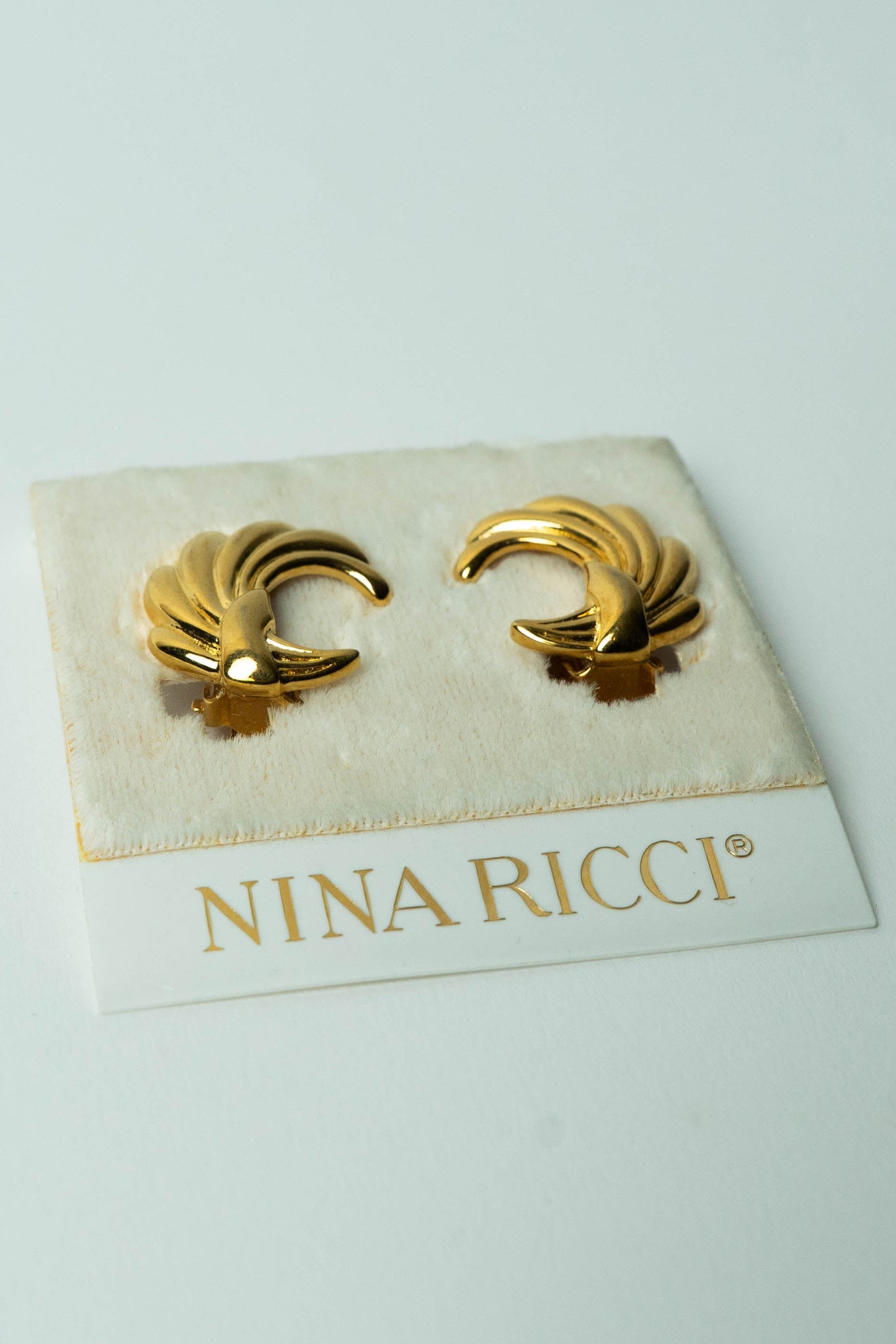 The Nina Ricci Coquille Sculpturale Ribbed C-Clasp Earrings