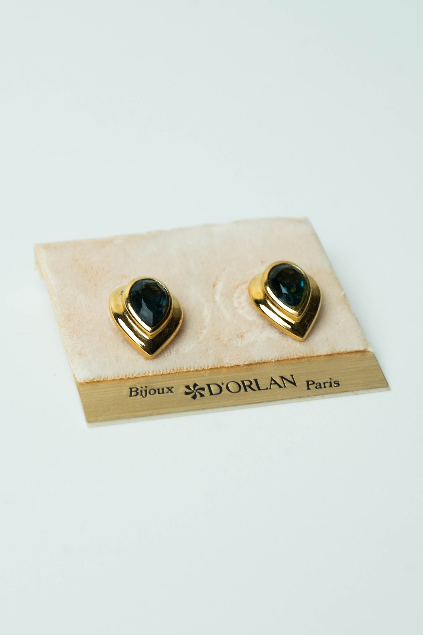 The D'Orlan Goutte de Saphir Encapsulée Earrings