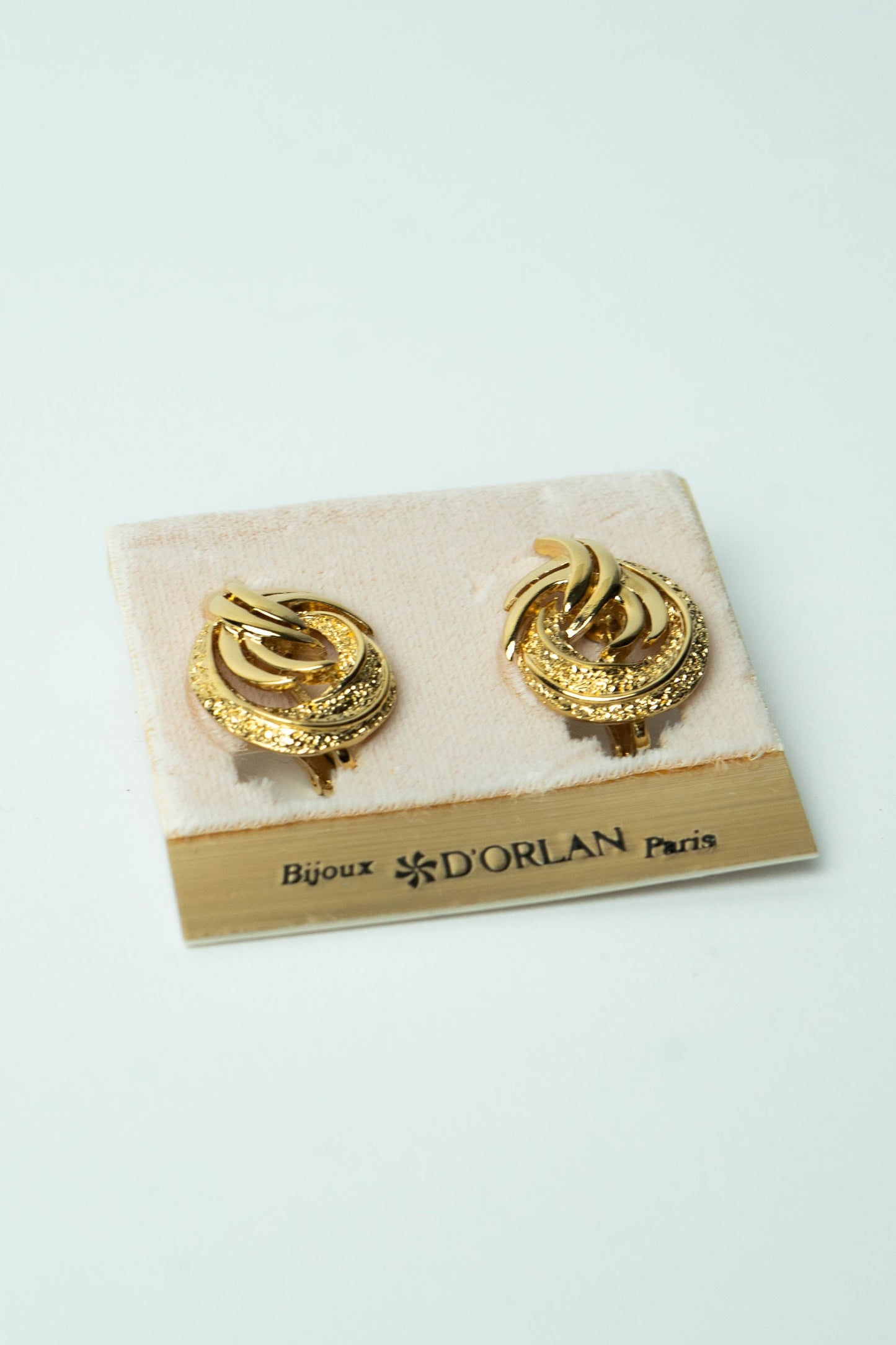 The D'Orlan Anneaux Entrelacés et Sablés Earrings
