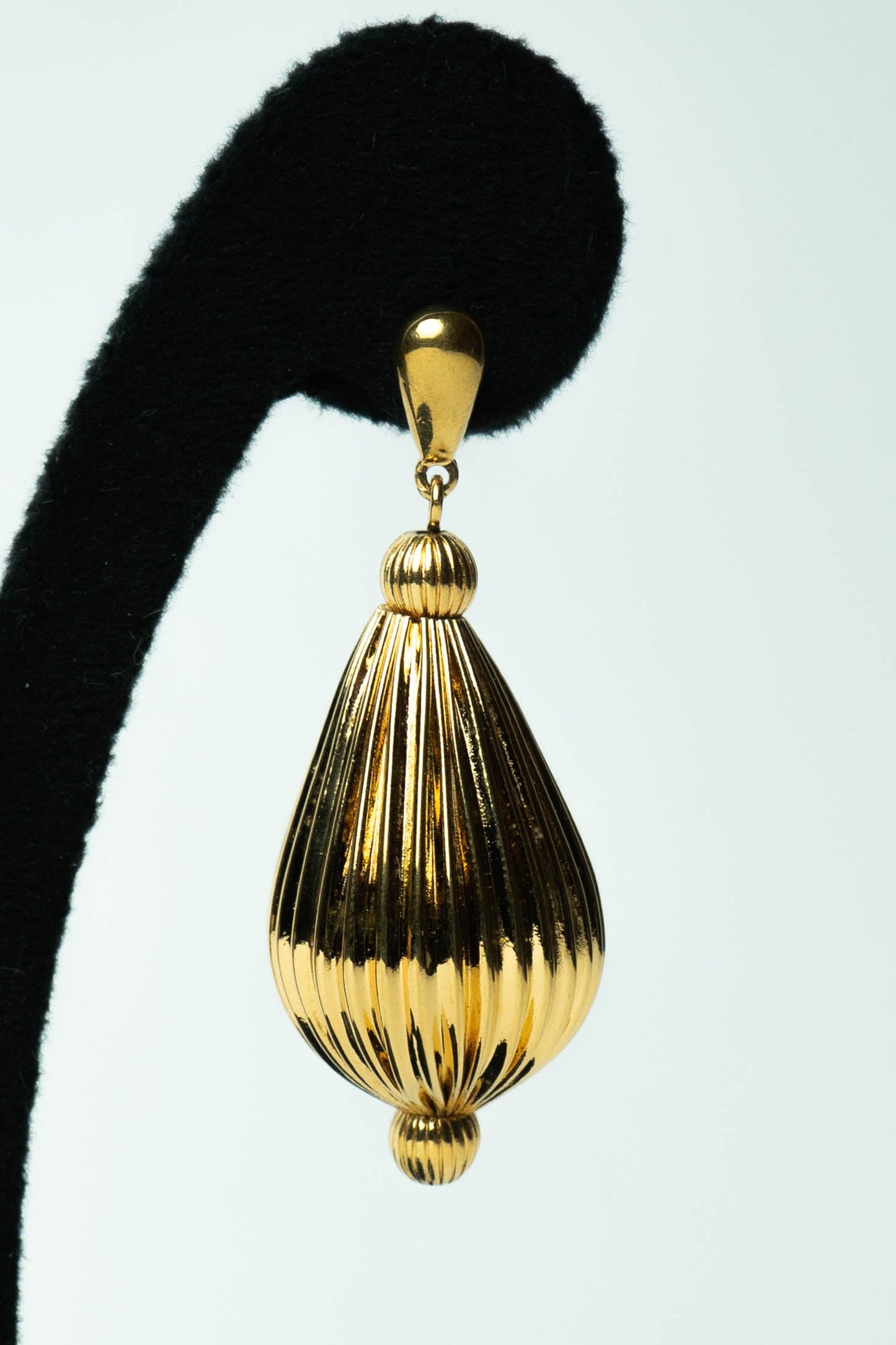 The D'Orlan Goutte Côtelée d'Or Drop Earrings