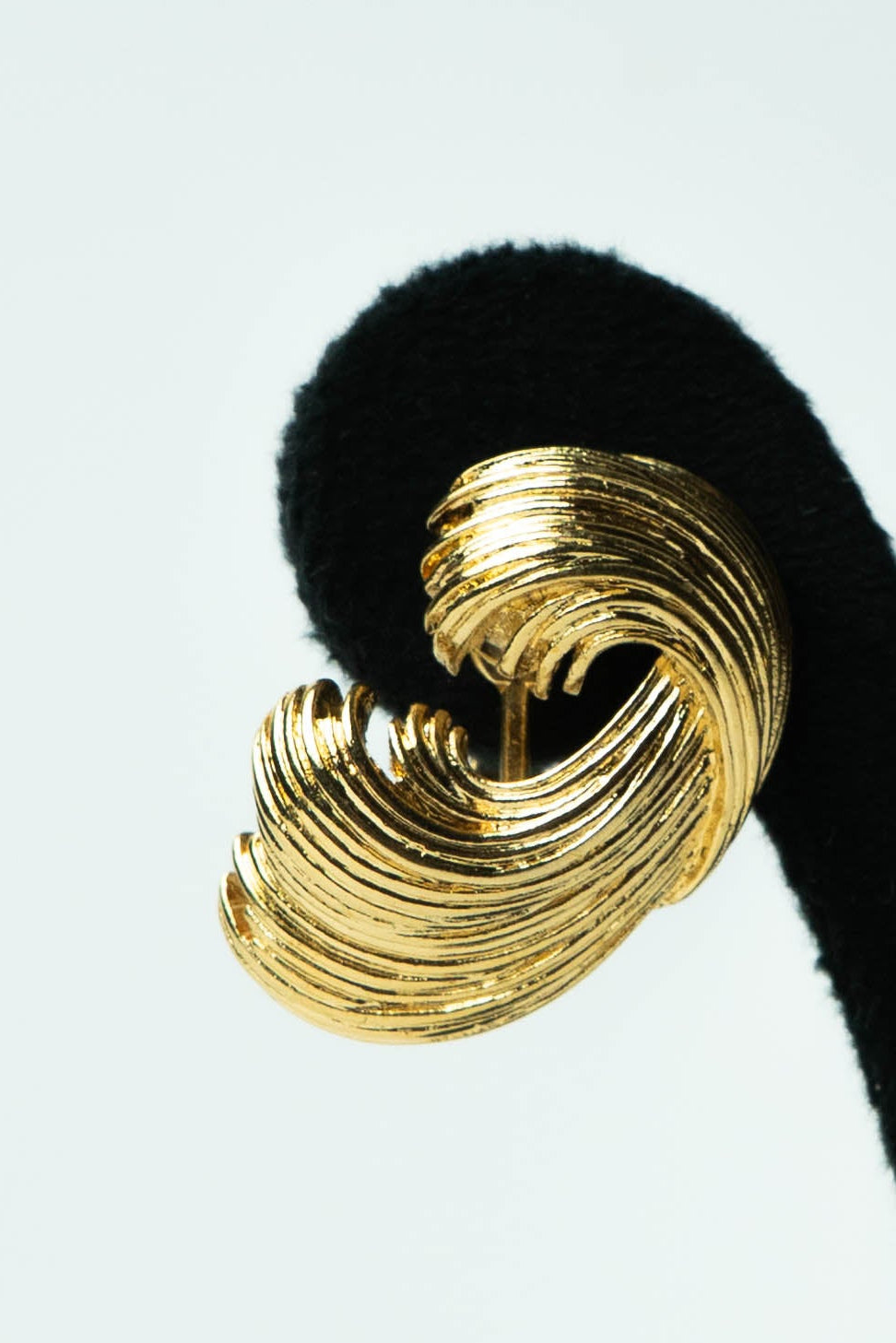 The Nina Ricci Volute Écorce Dorée Earrings