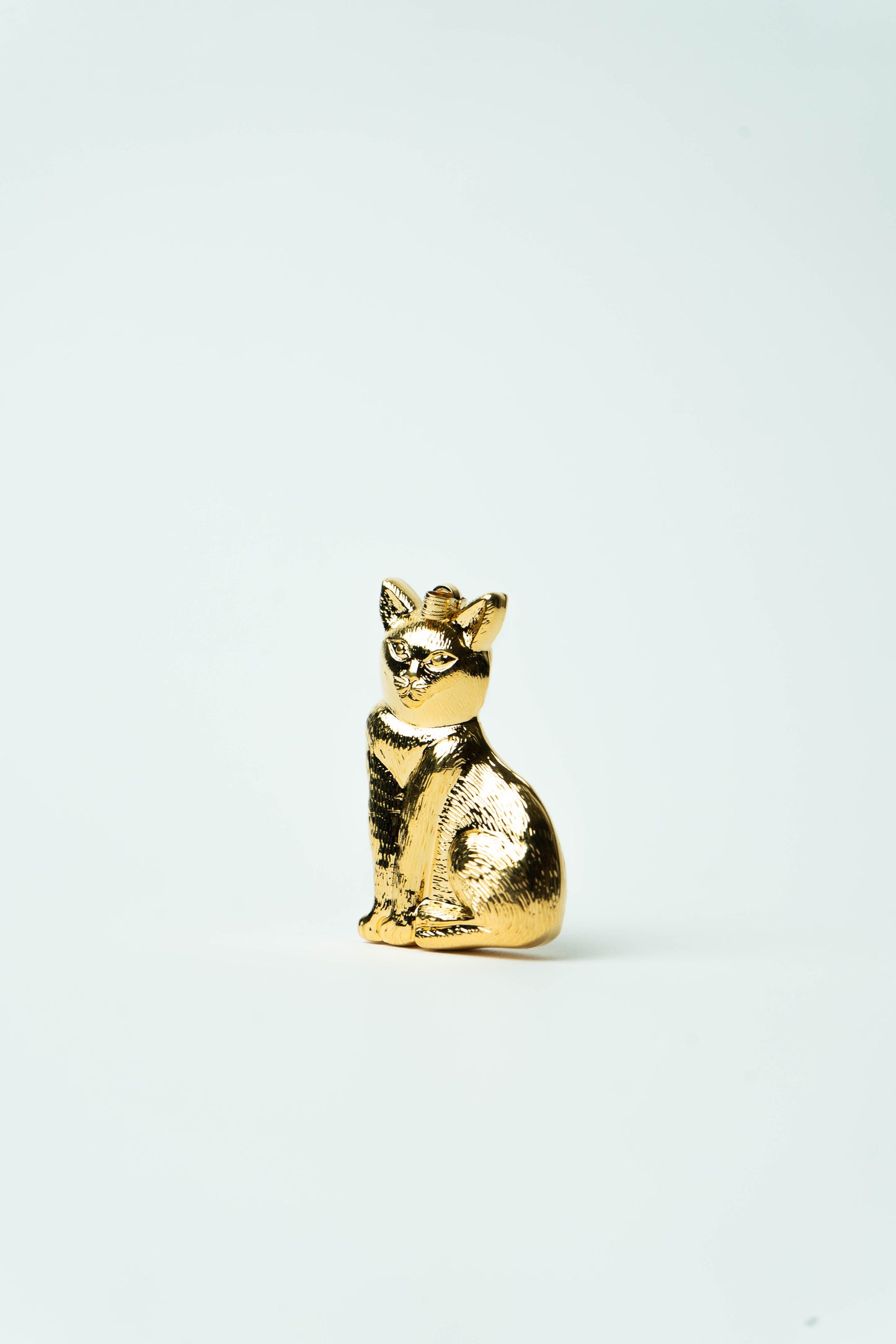 The D'Orlan Chat Assis d'Or Pendant