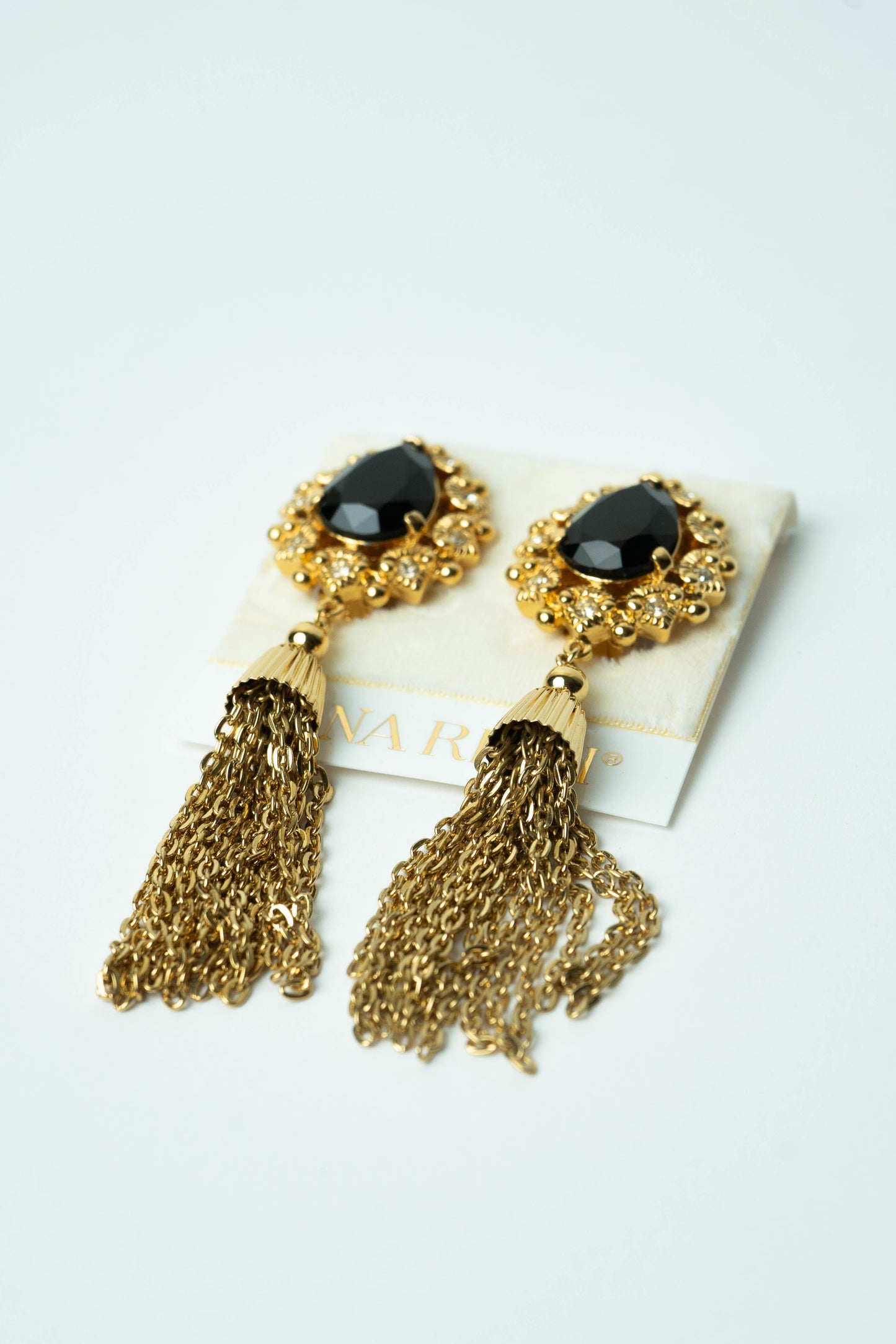 The Nina Ricci Pendentif Goutte Noire et Pompon d'Or Earrings