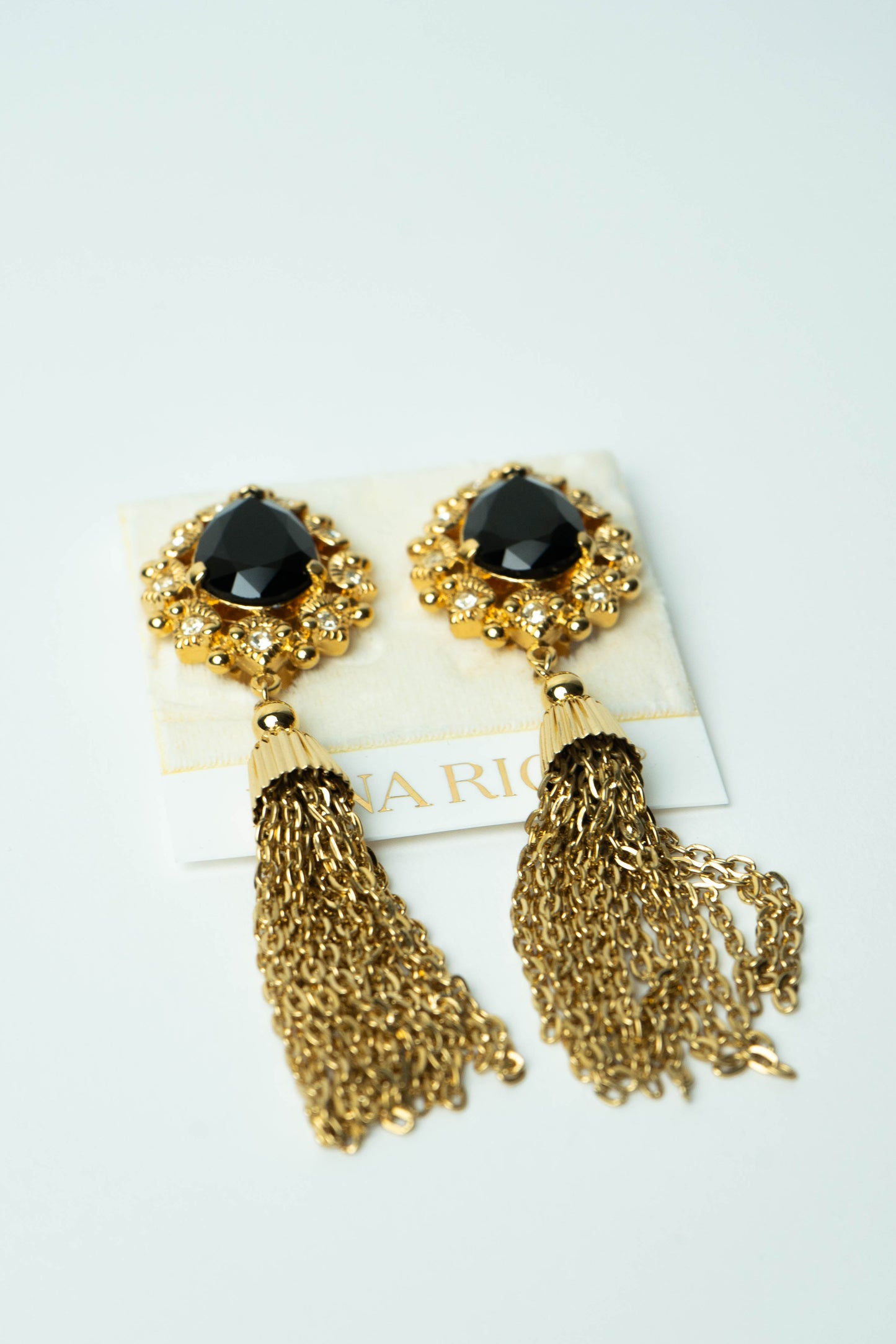 The Nina Ricci Pendentif Goutte Noire et Pompon d'Or Earrings