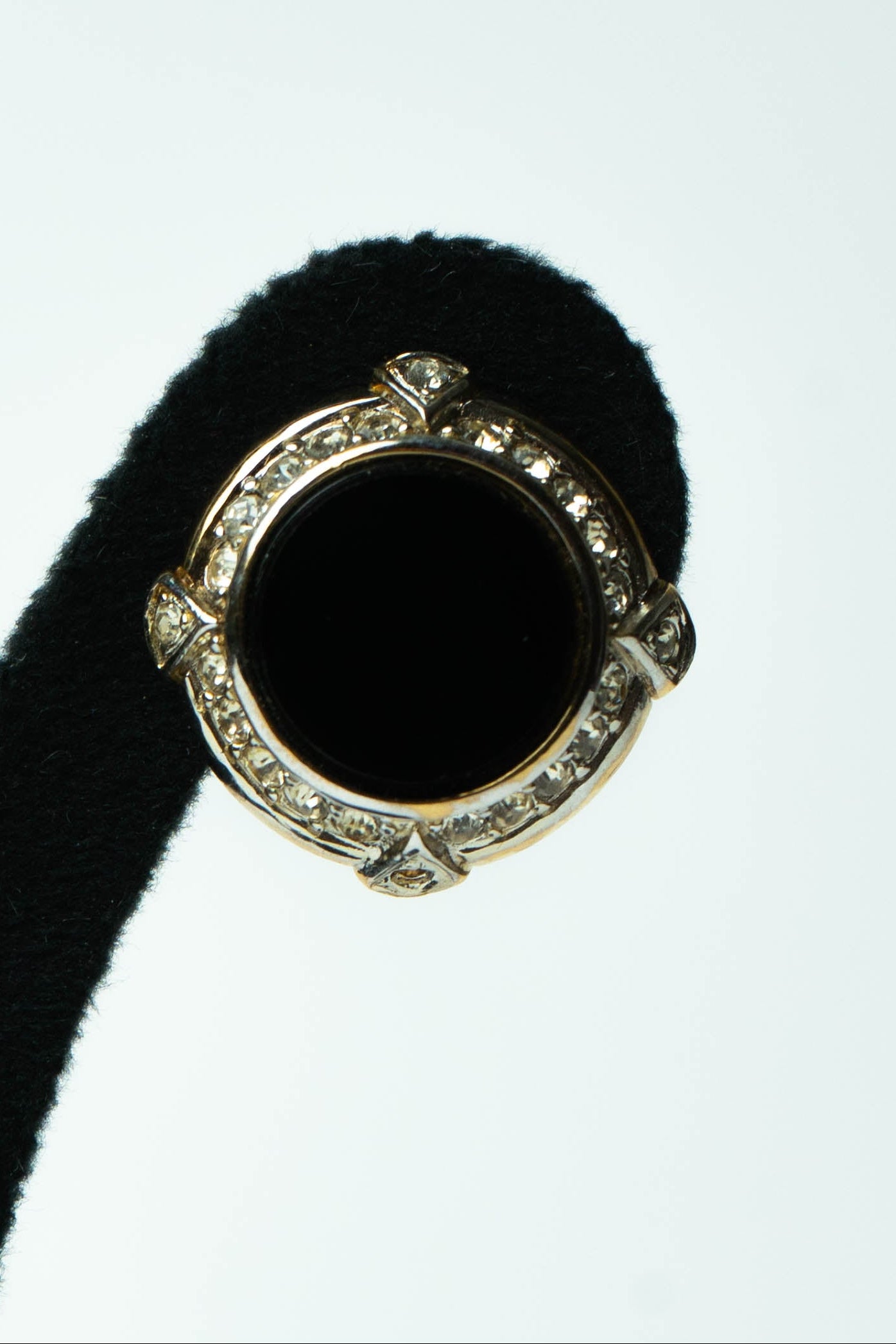The Nina Ricci Médaillon de Boussole et Saphir Noir Earrings