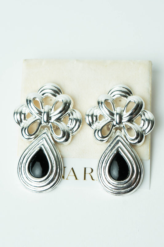 The Nina Ricci Nœud Baroque et Goutte de jais Earrings