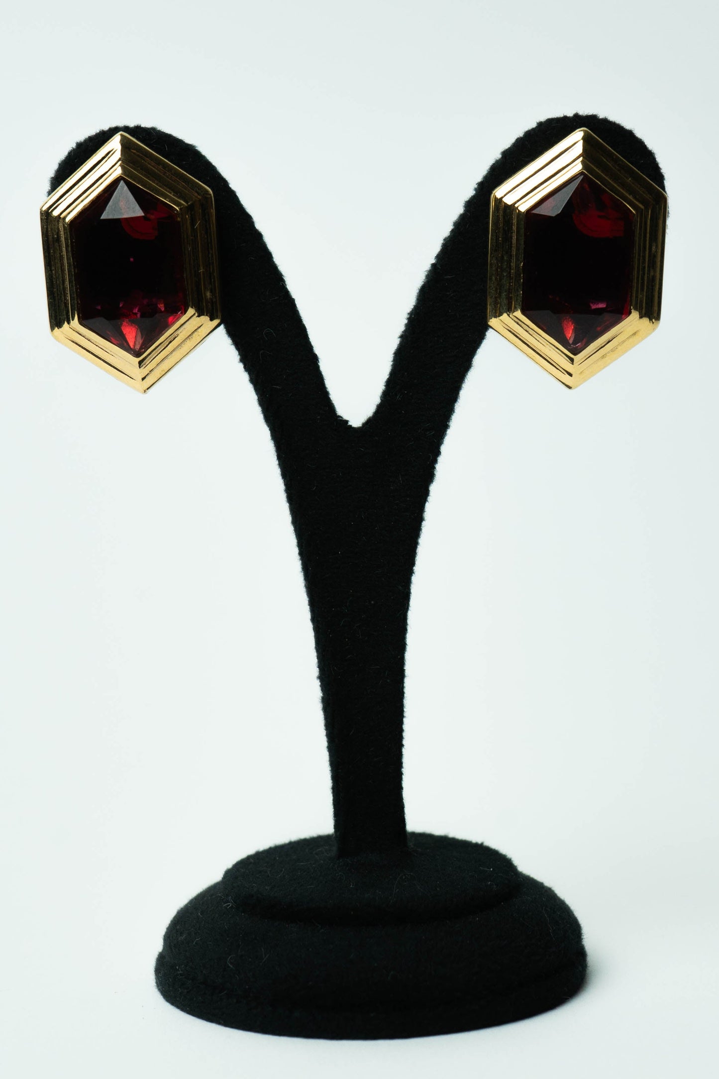 The Nina Ricci Hexagone Écarlate Cristallisé Earrings