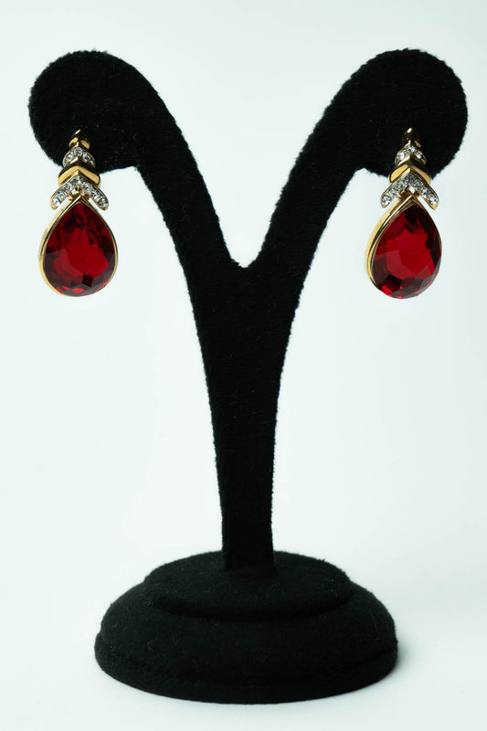 The Nina Ricci Pendentif Goutte Rubis Art Déco Earrings
