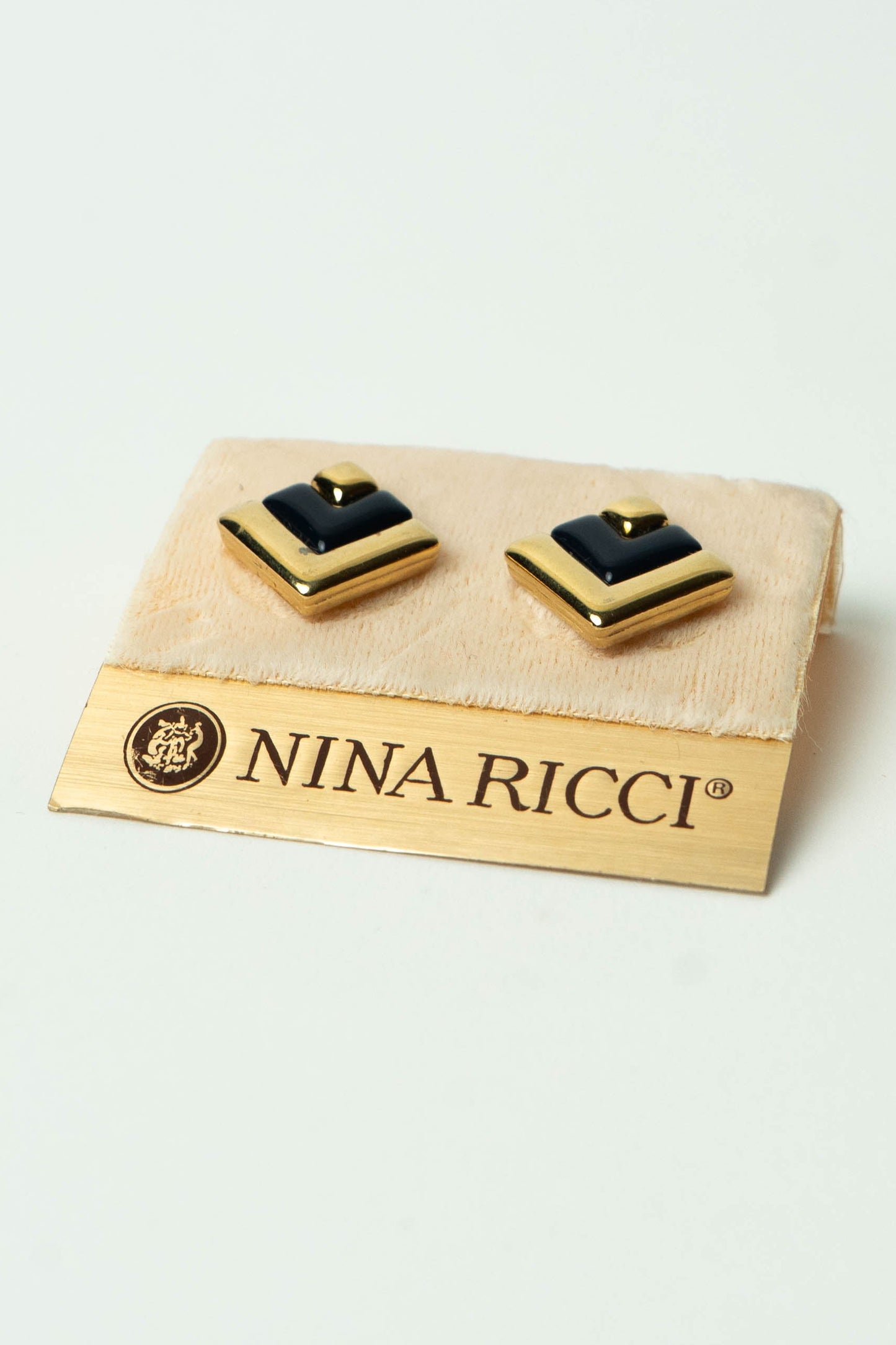 The Nina Ricci Chevron Graphique et Émail Noir Earrings