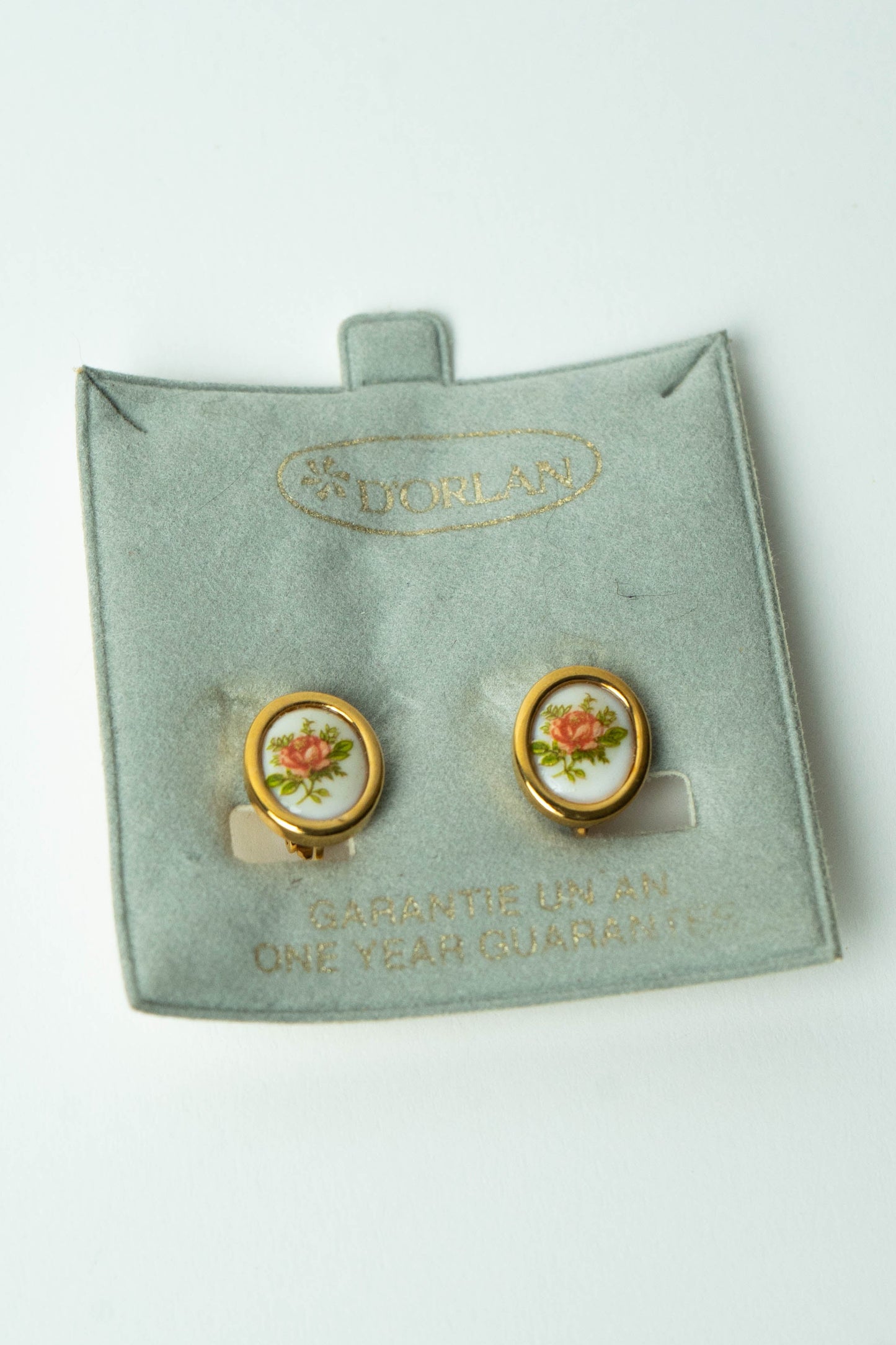 The D'Orlan Médaillon en Porcelaine Rose Earrings
