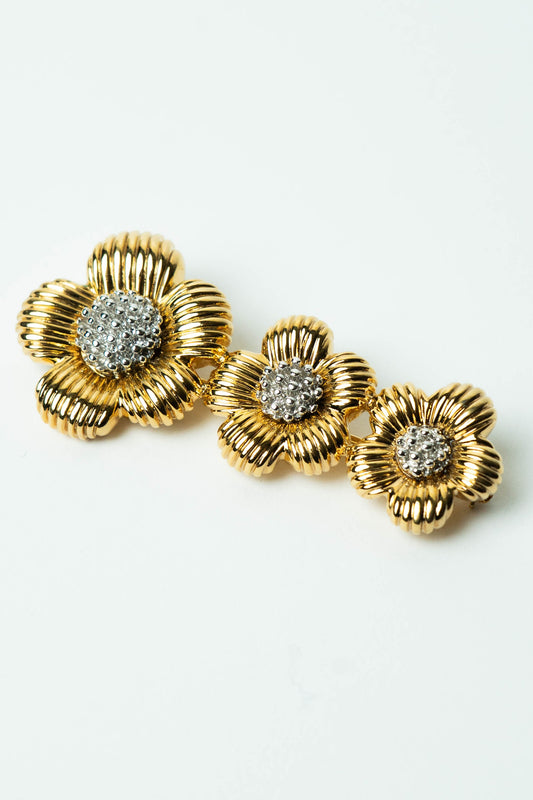 The Nina Ricci Trio de Fleurs Côtelées au Cœur Granulé Brooch