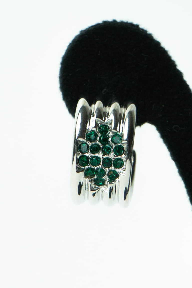 The Nina Ricci Demi-Créole Côtelée et Losange d'Émeraude Stud Earrings