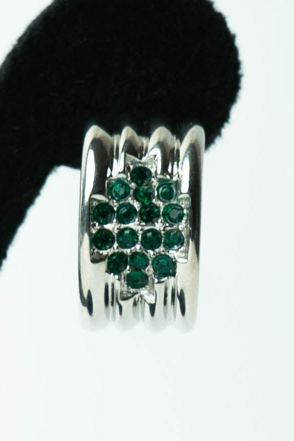 The Nina Ricci Demi-Créole Côtelée et Losange d'Émeraude Stud Earrings