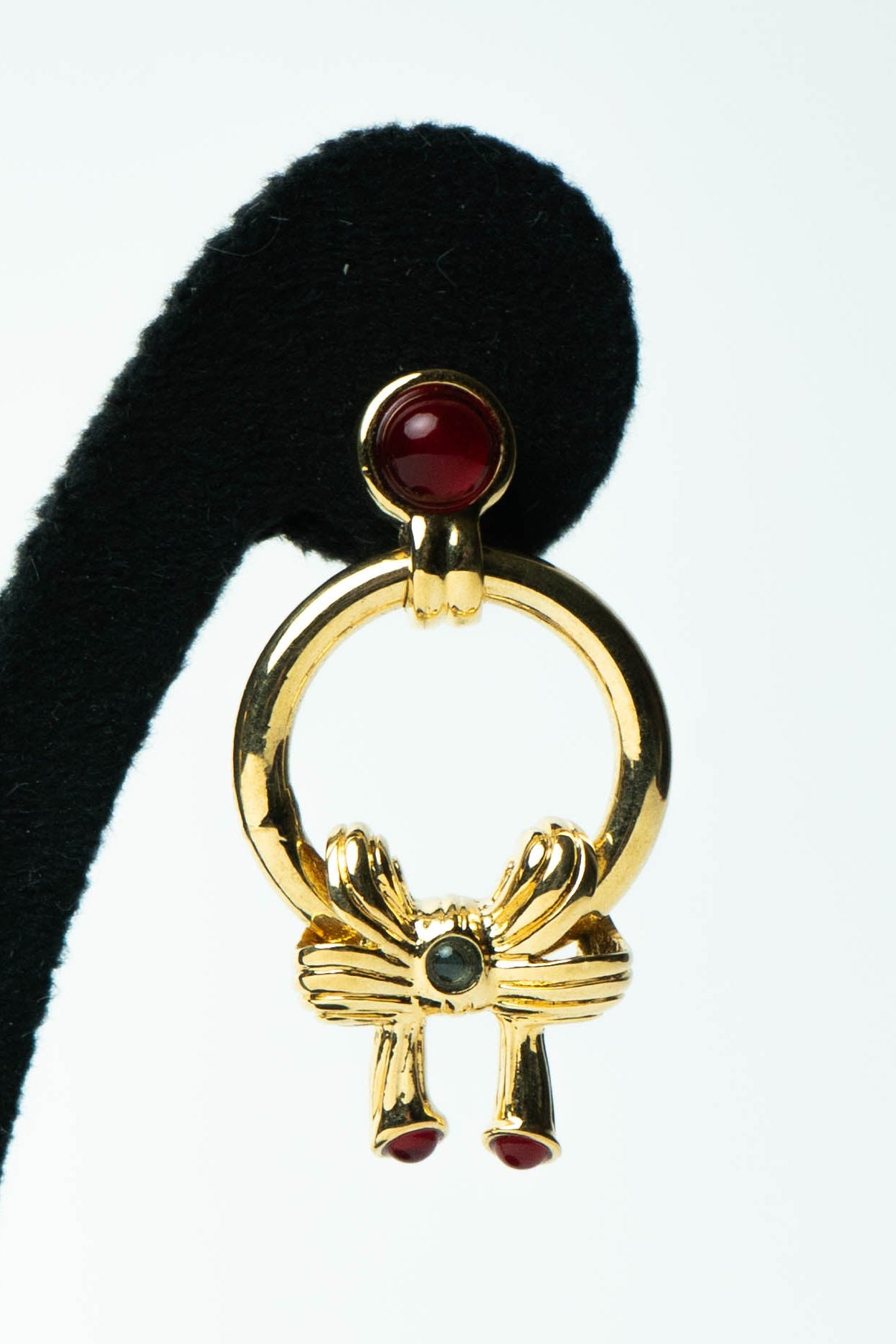 The Nina Ricci Anneau d'Or et Nœud de Rubis Drop Earrings