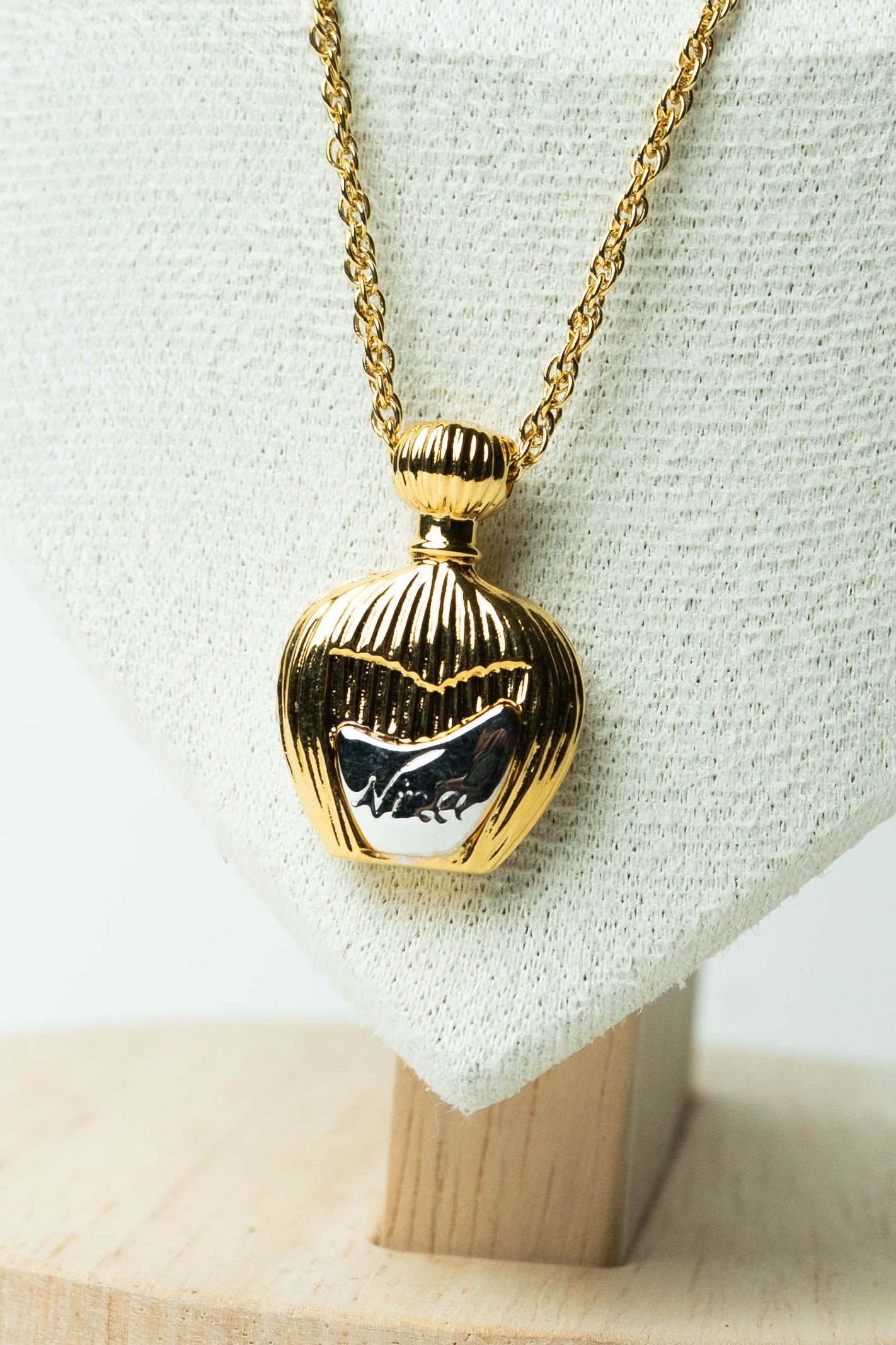 The Nina Ricci Mini Flacon de Parfum Pendant Necklace