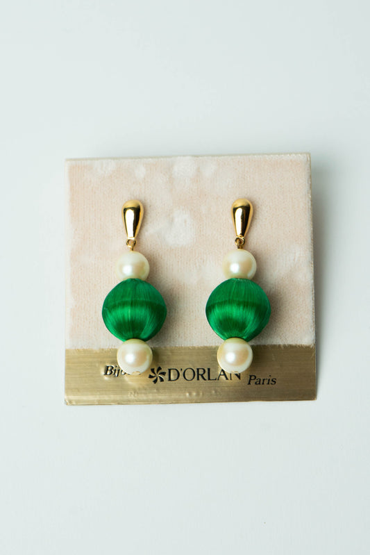 The D'Orlan Gland de Soie Verte et Perle Drop Stud Earrings